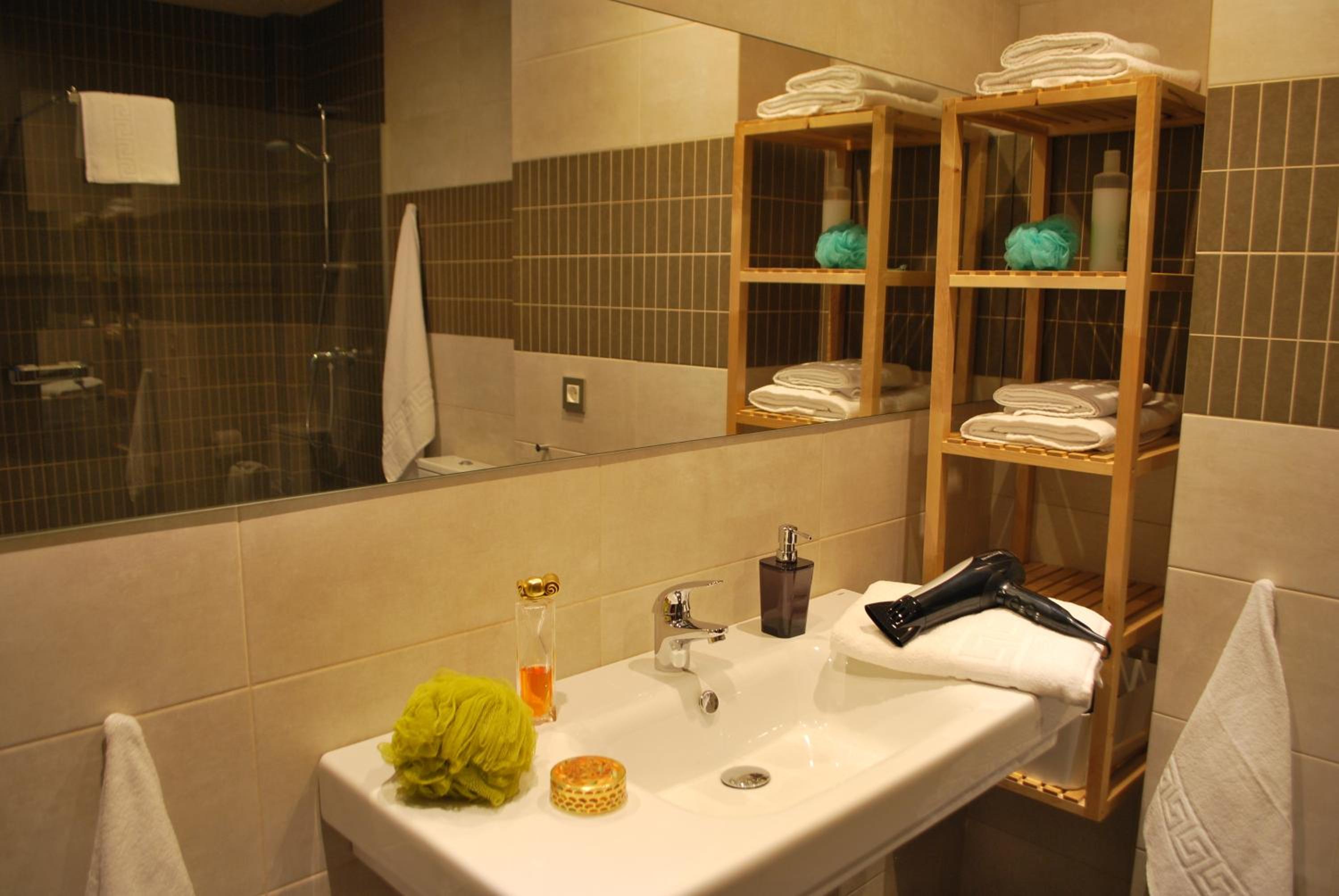 One-Bedroom Apartment - Photo 28