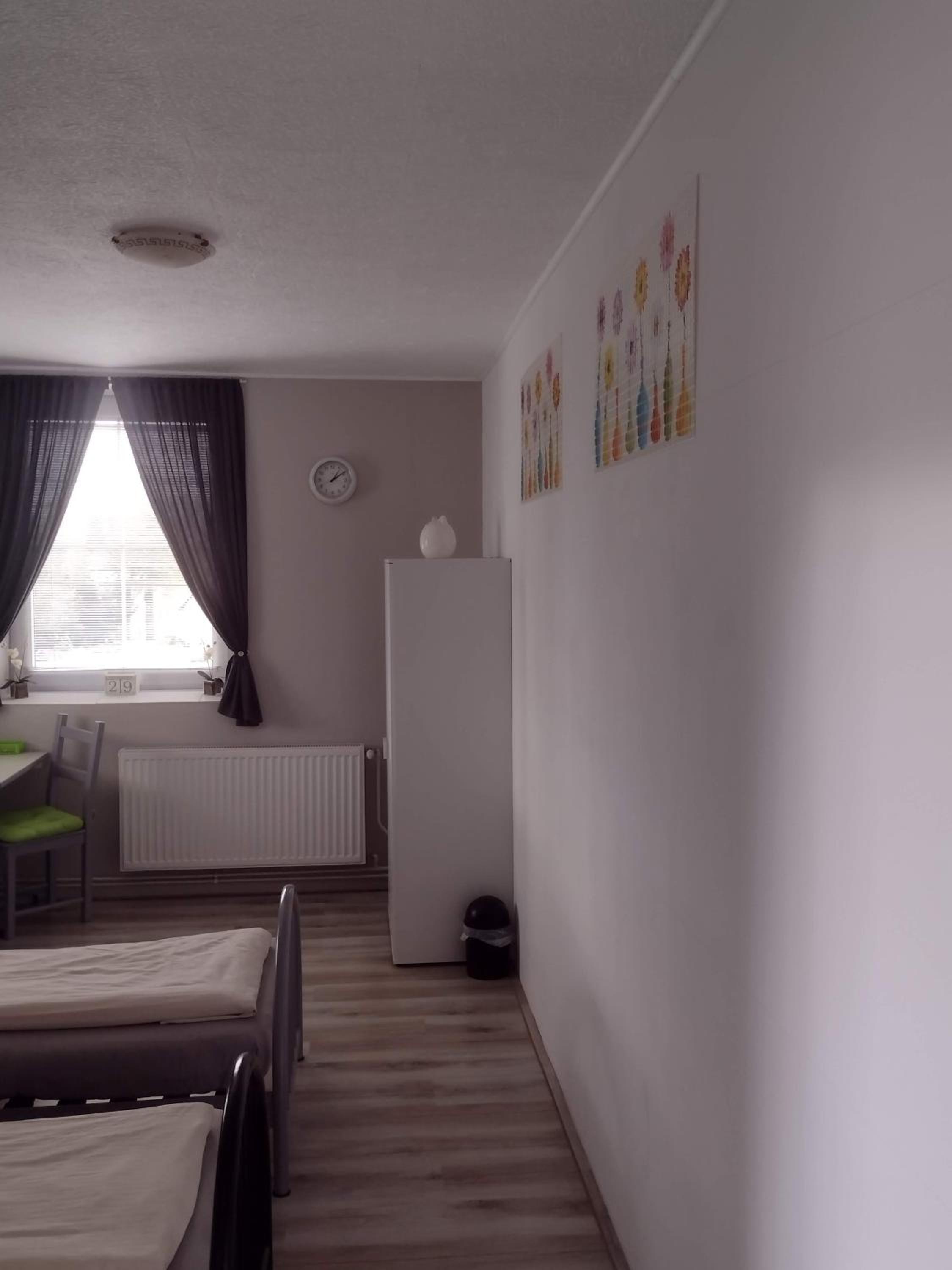 Twin Room with Bathroom - Photo 1