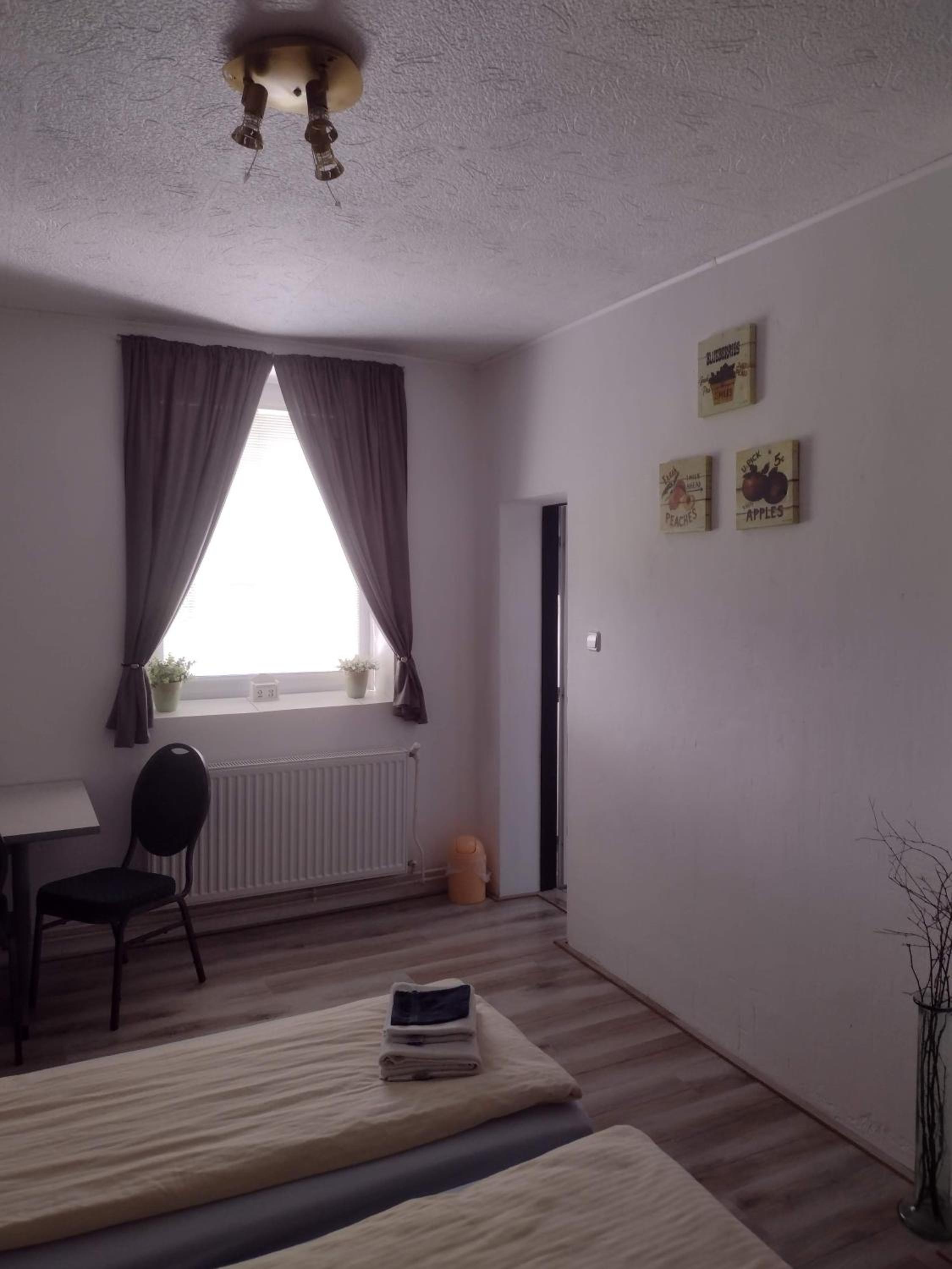 Triple Room with Bathroom - Photo 3