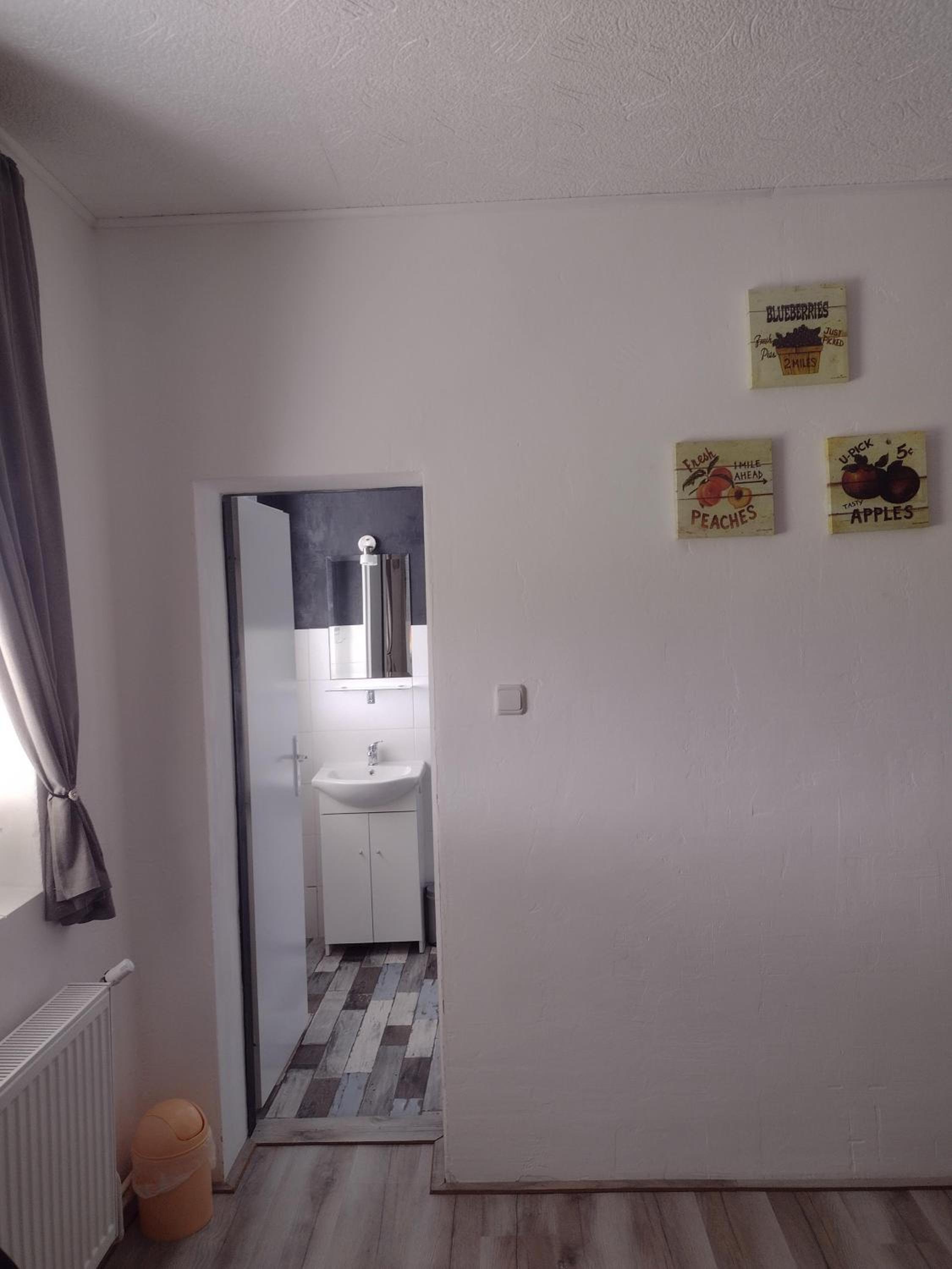 Triple Room with Bathroom - Photo 6