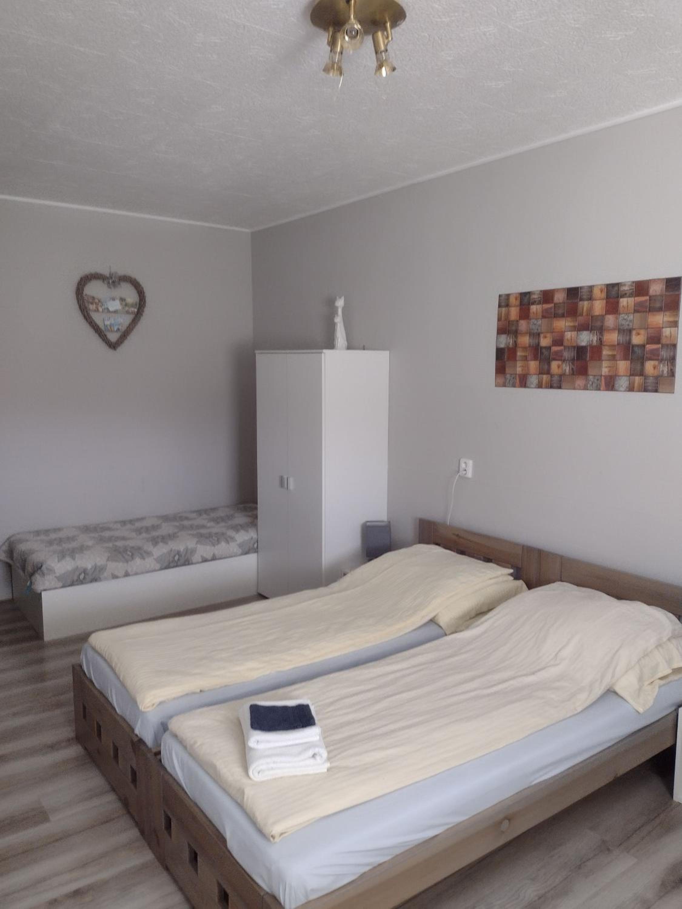 Triple Room with Bathroom - Photo 2