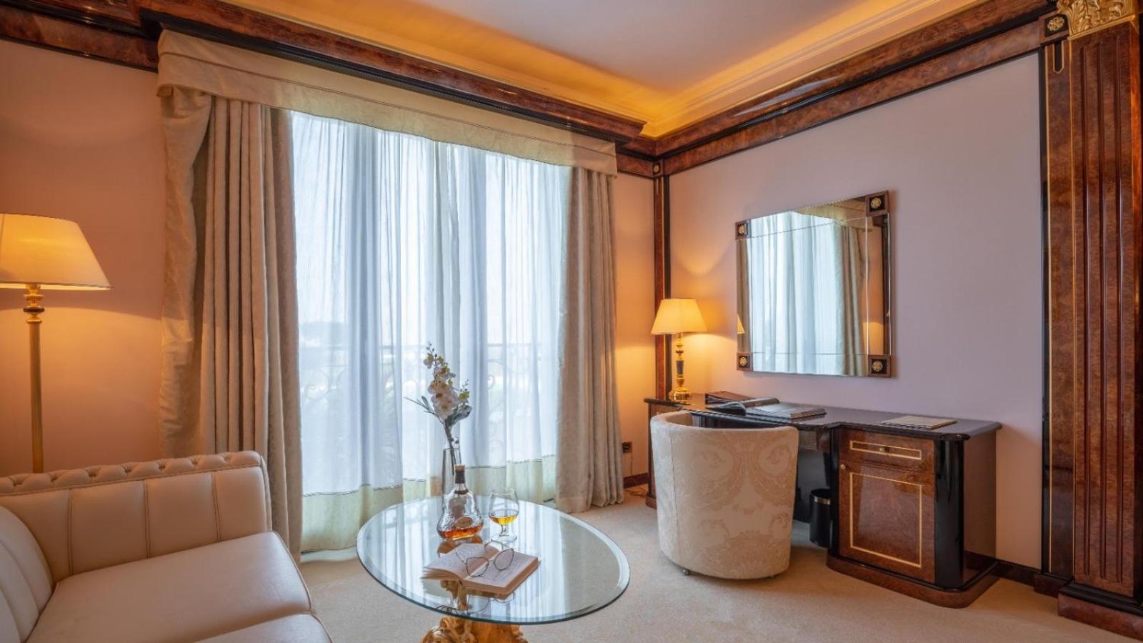 Junior Suite with Sea View - Photo 3