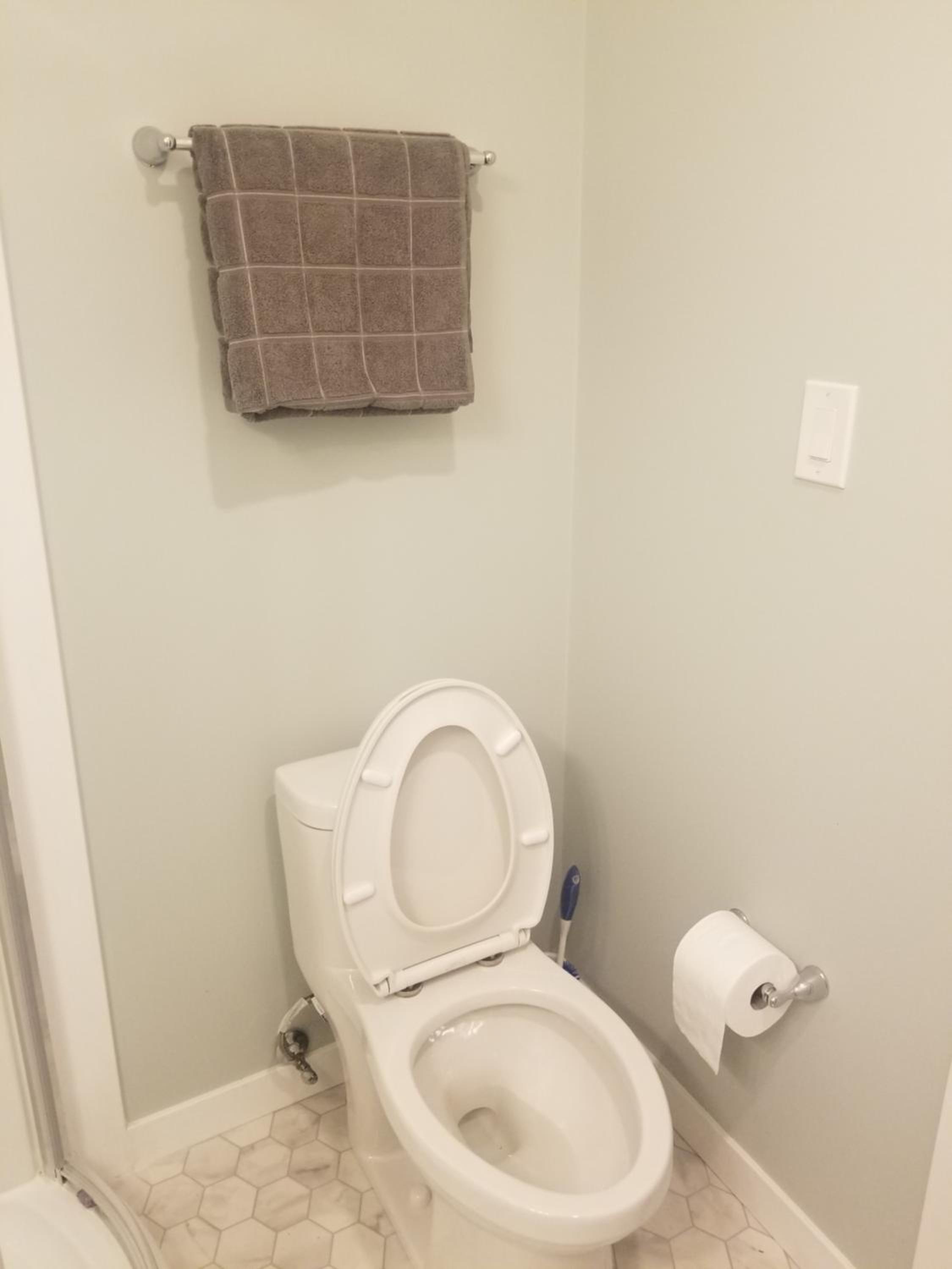 One-Bedroom Apartment ( Not Pet Friendly) photo 3