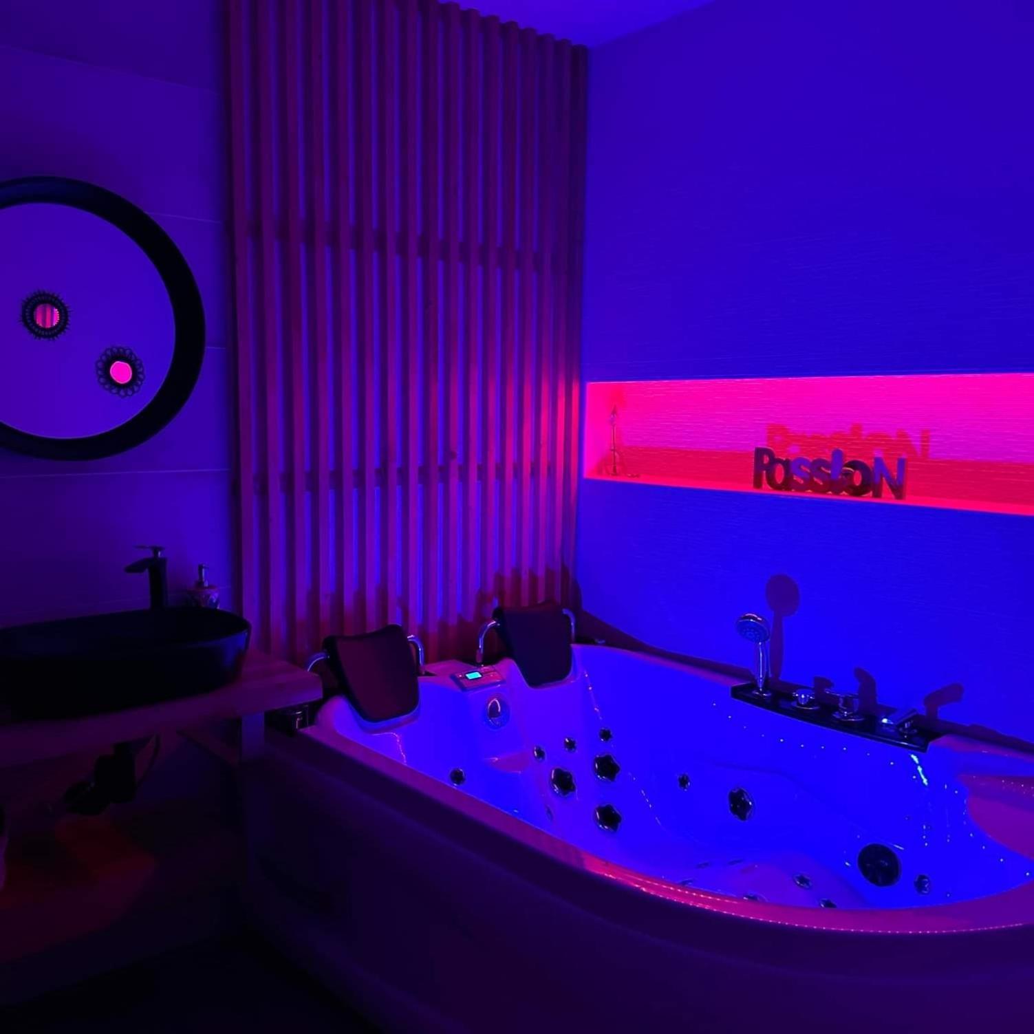 Double or Twin Room with Spa Access - Photo 8