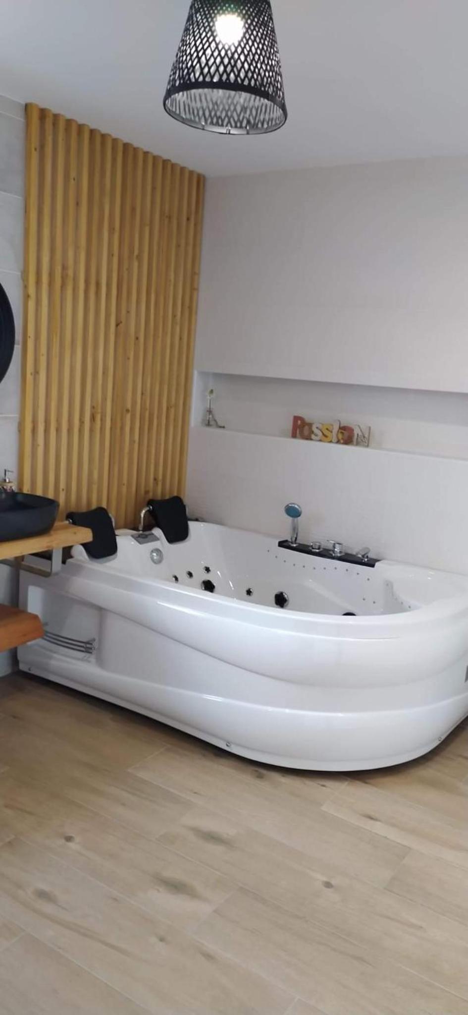 Double or Twin Room with Spa Access - Photo 9