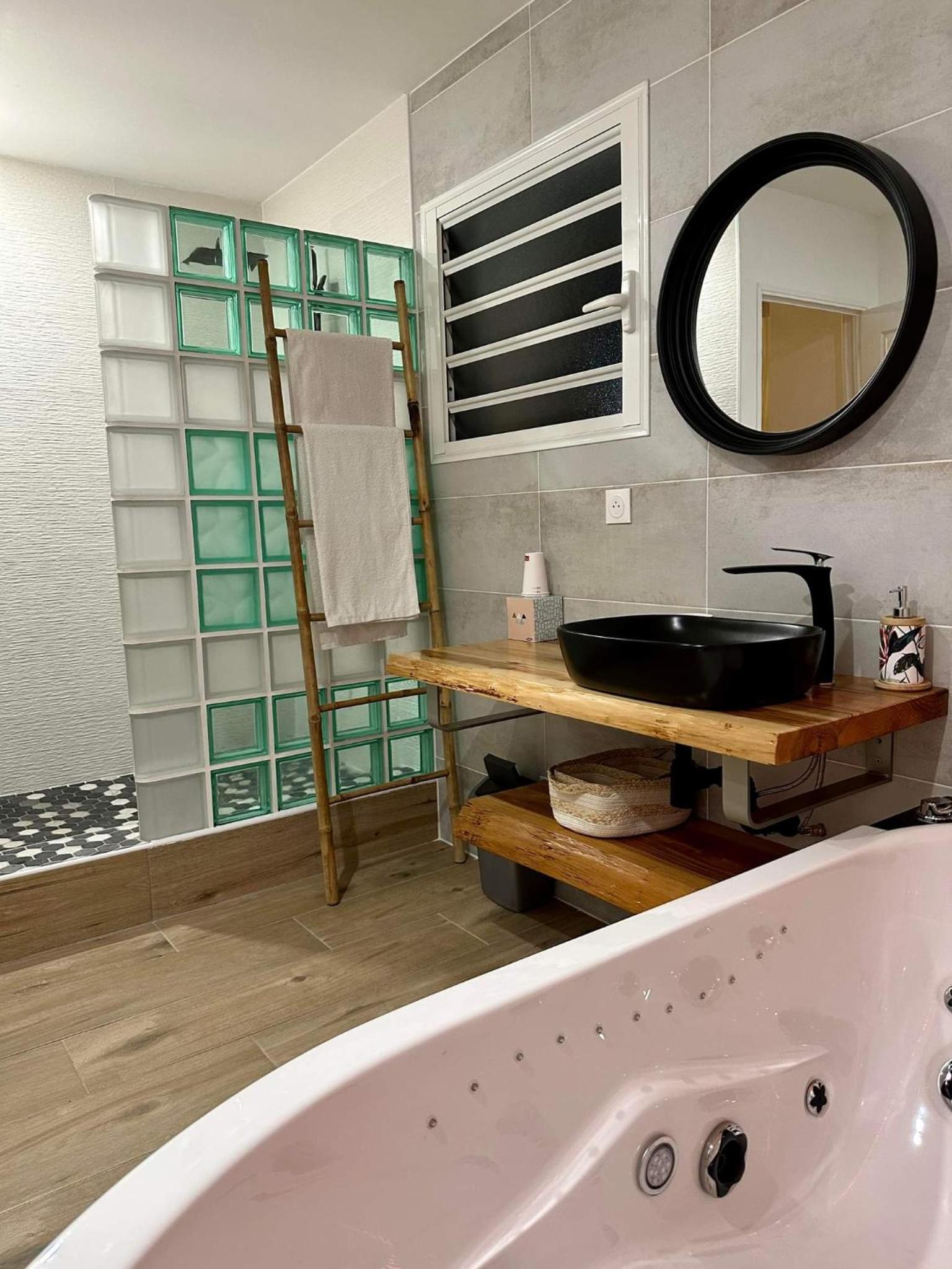 Double or Twin Room with Spa Access - Photo 11