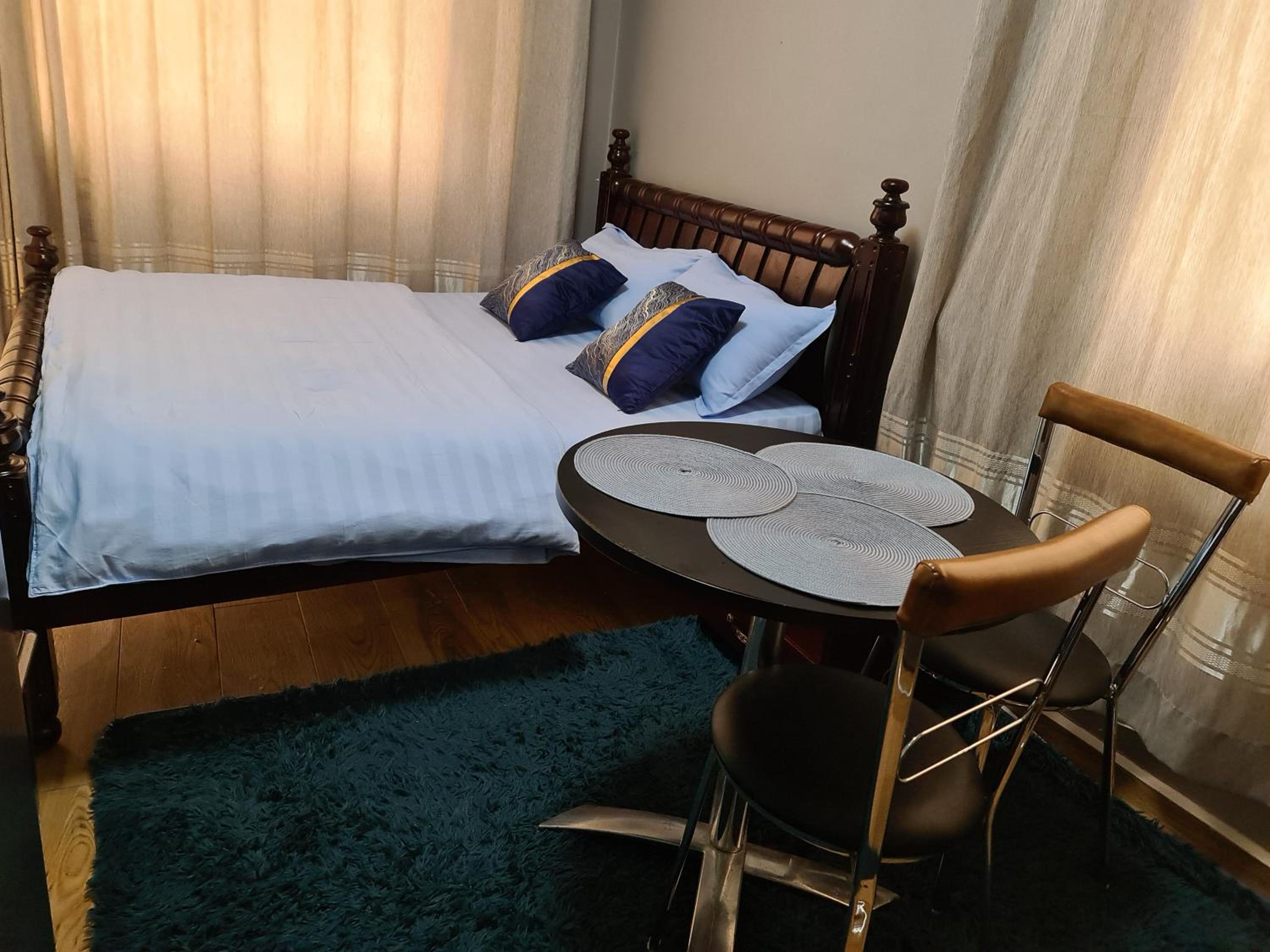 One-Bedroom Apartment photo 1