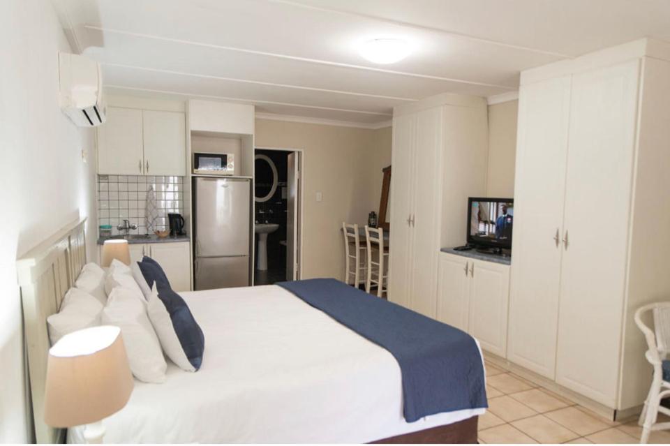 Double Room with Patio photo 3