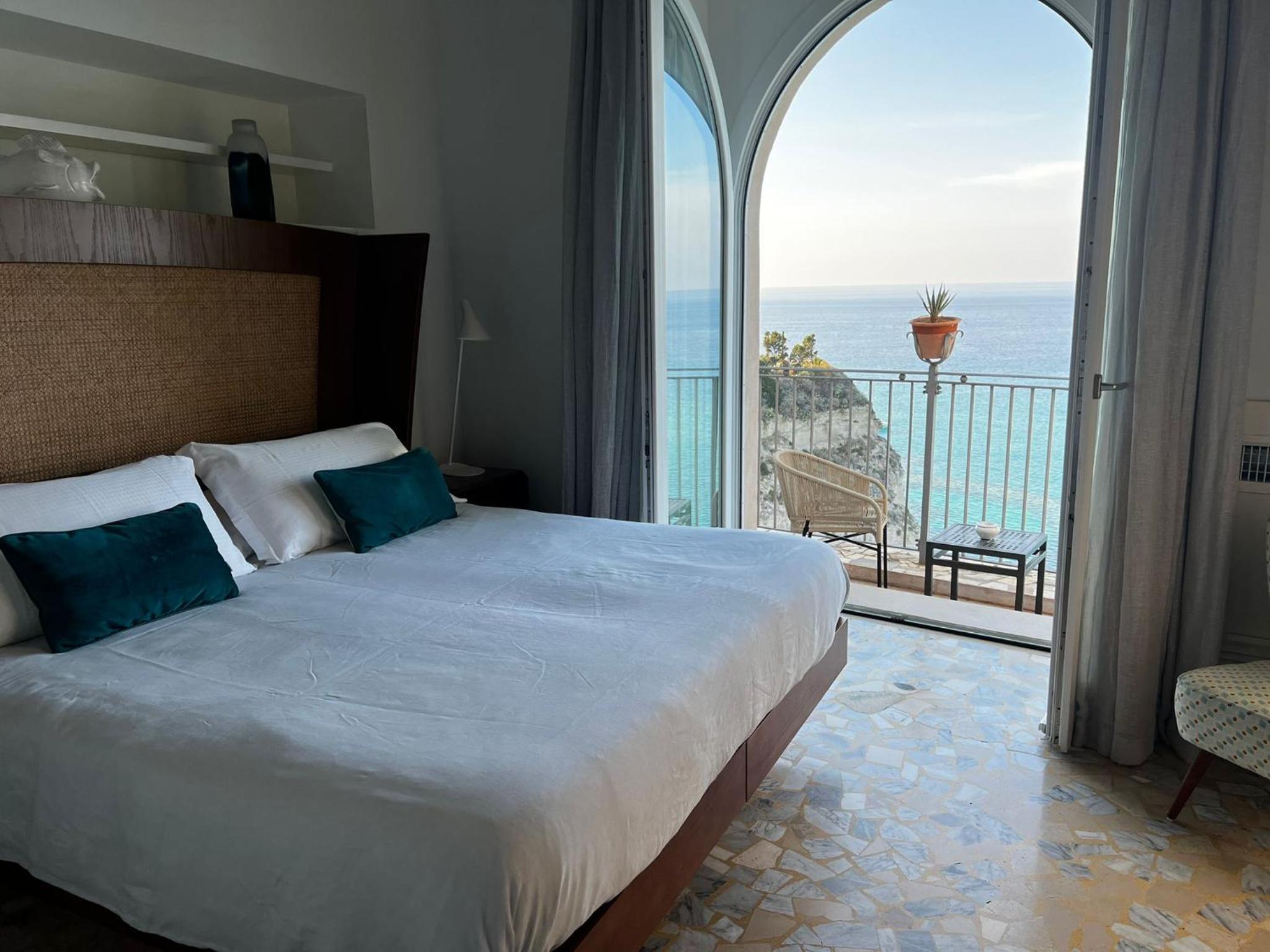 Deluxe Double Room with Balcony and Sea View