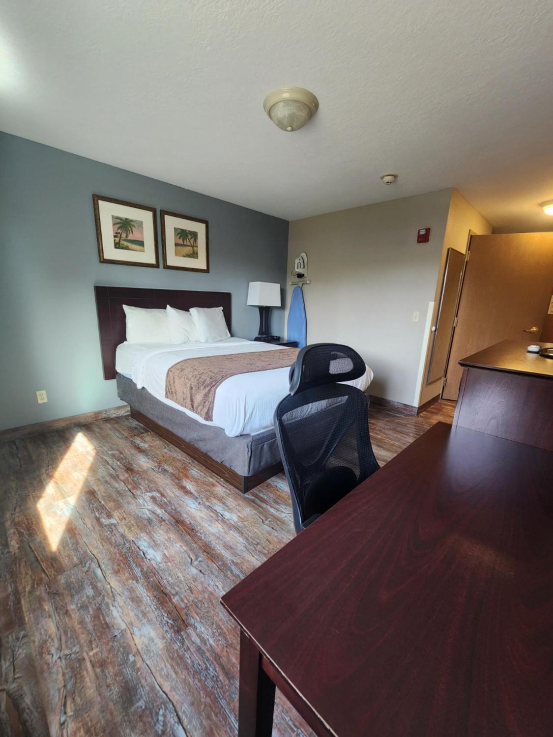 Queen Room - Disability Access photo 2