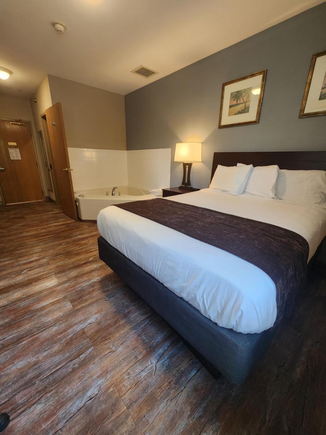 Queen Room with Spa Bath Non Smoking photo 1