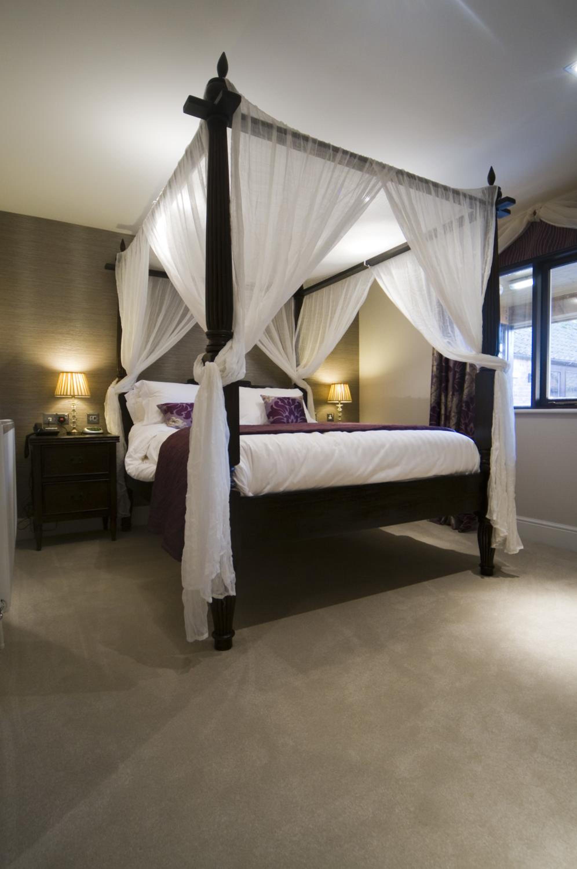 Four Poster Bedroom photo 3