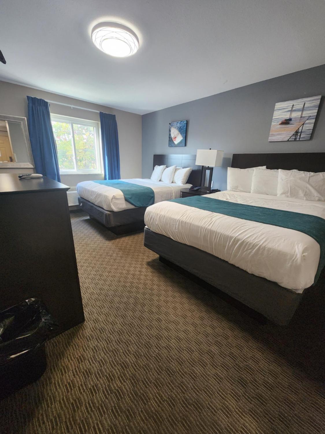 Deluxe Queen Room with Two Queen Beds photo 2