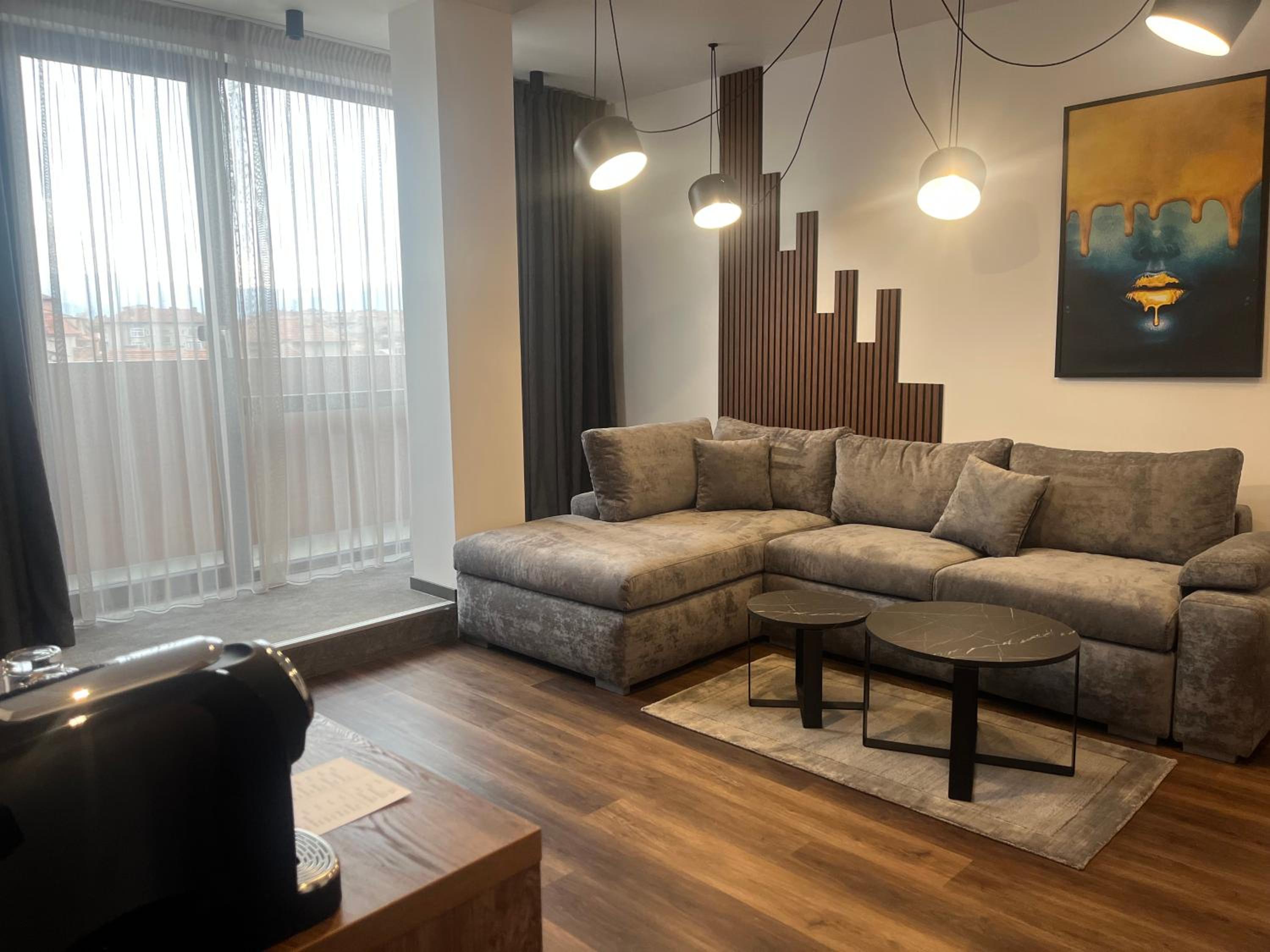 Apartment with Balcony - Photo 3