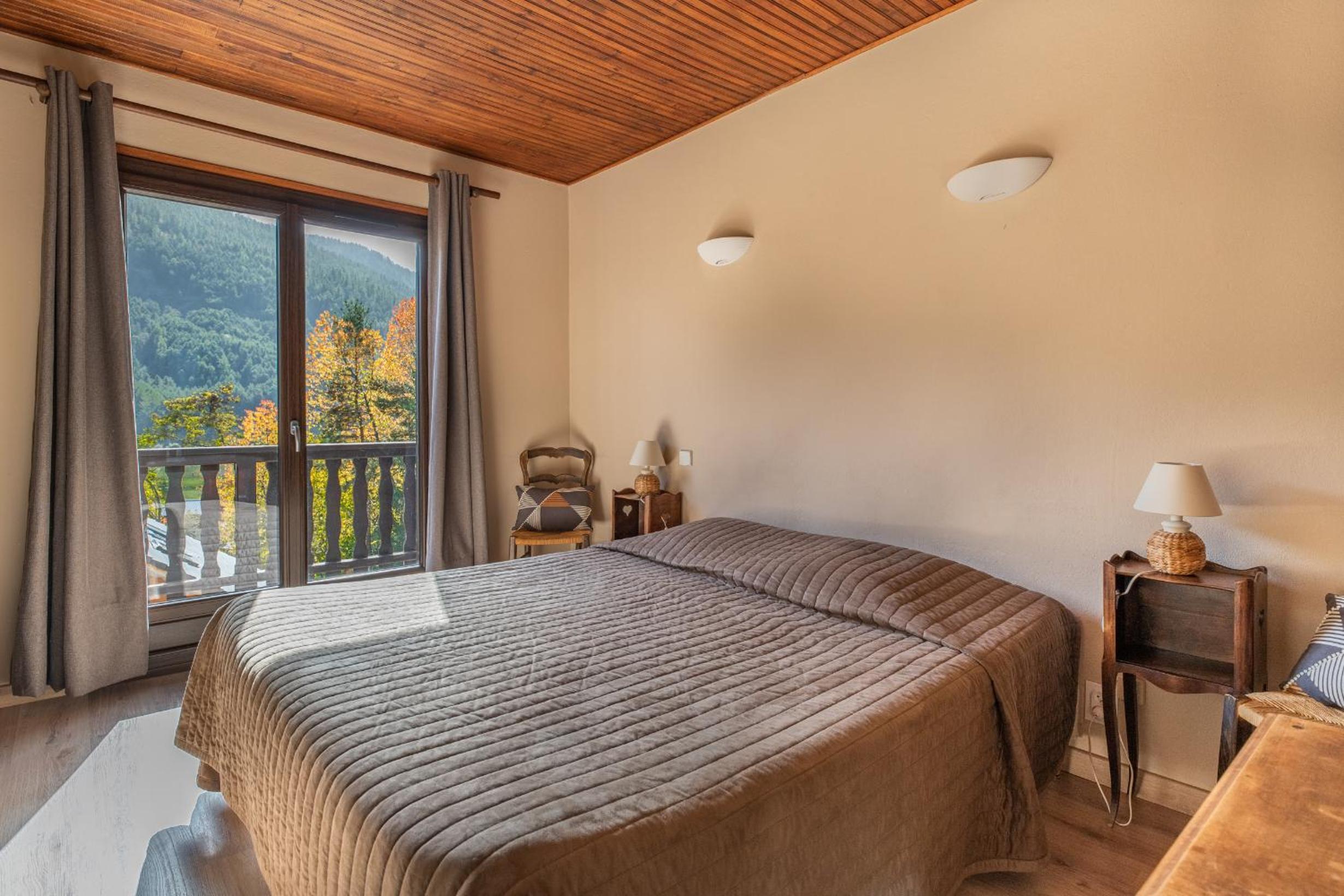 King Room with Mountain View photo 2