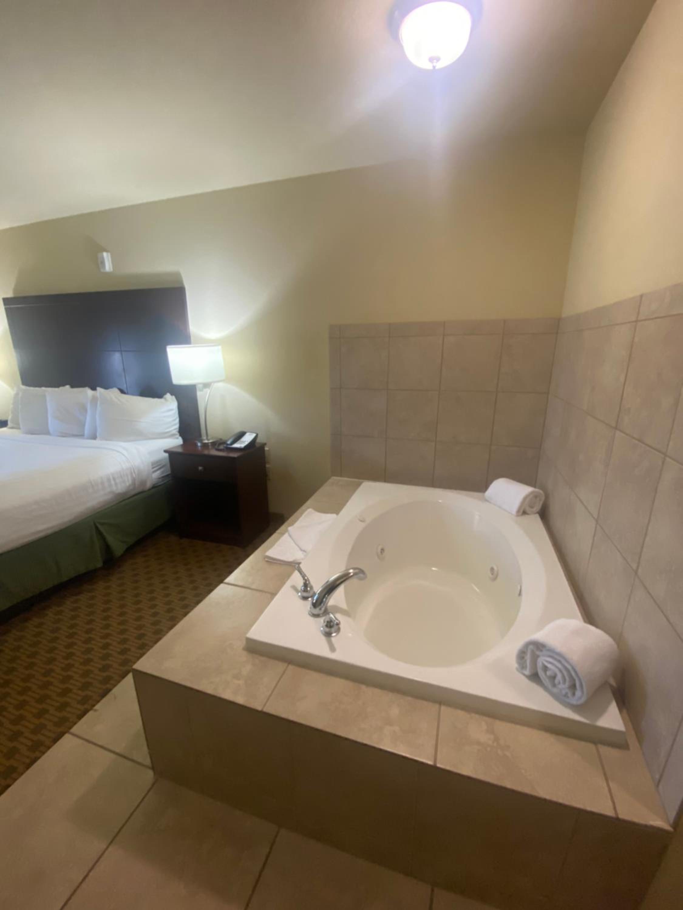 King Room with Spa Bath photo 3
