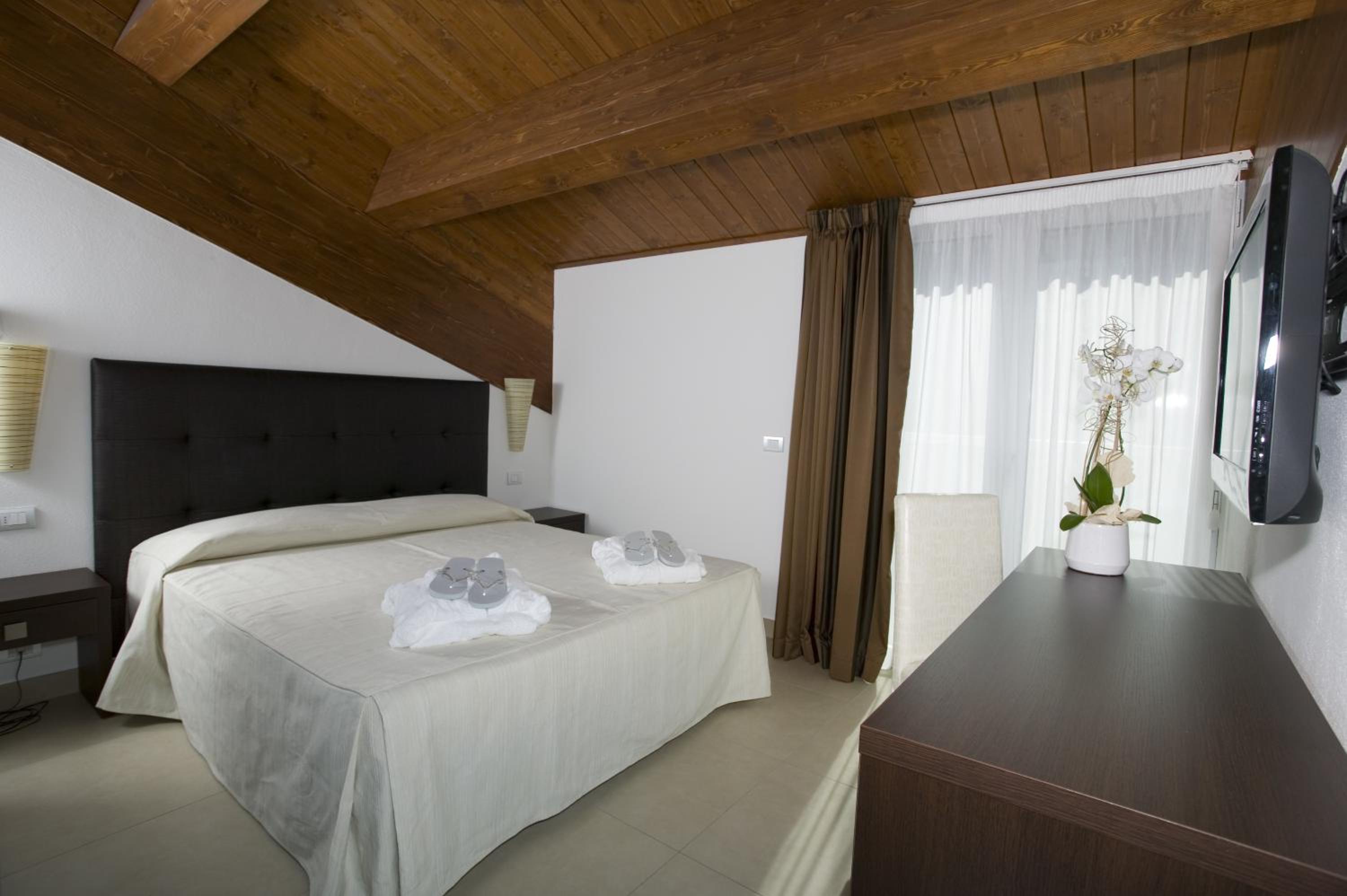 Deluxe Room - Photo 1