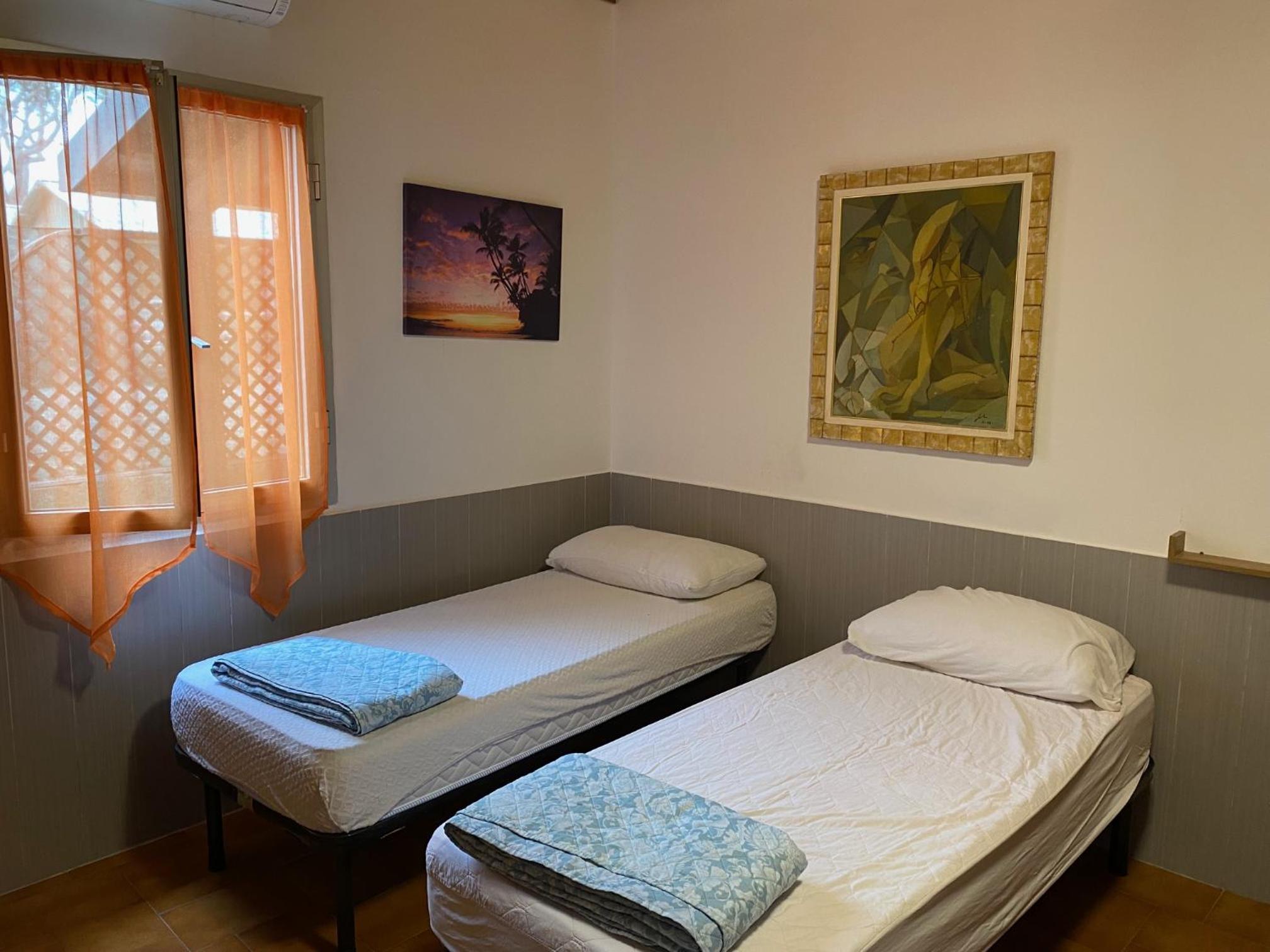 Large Bungalow (6 Adults)