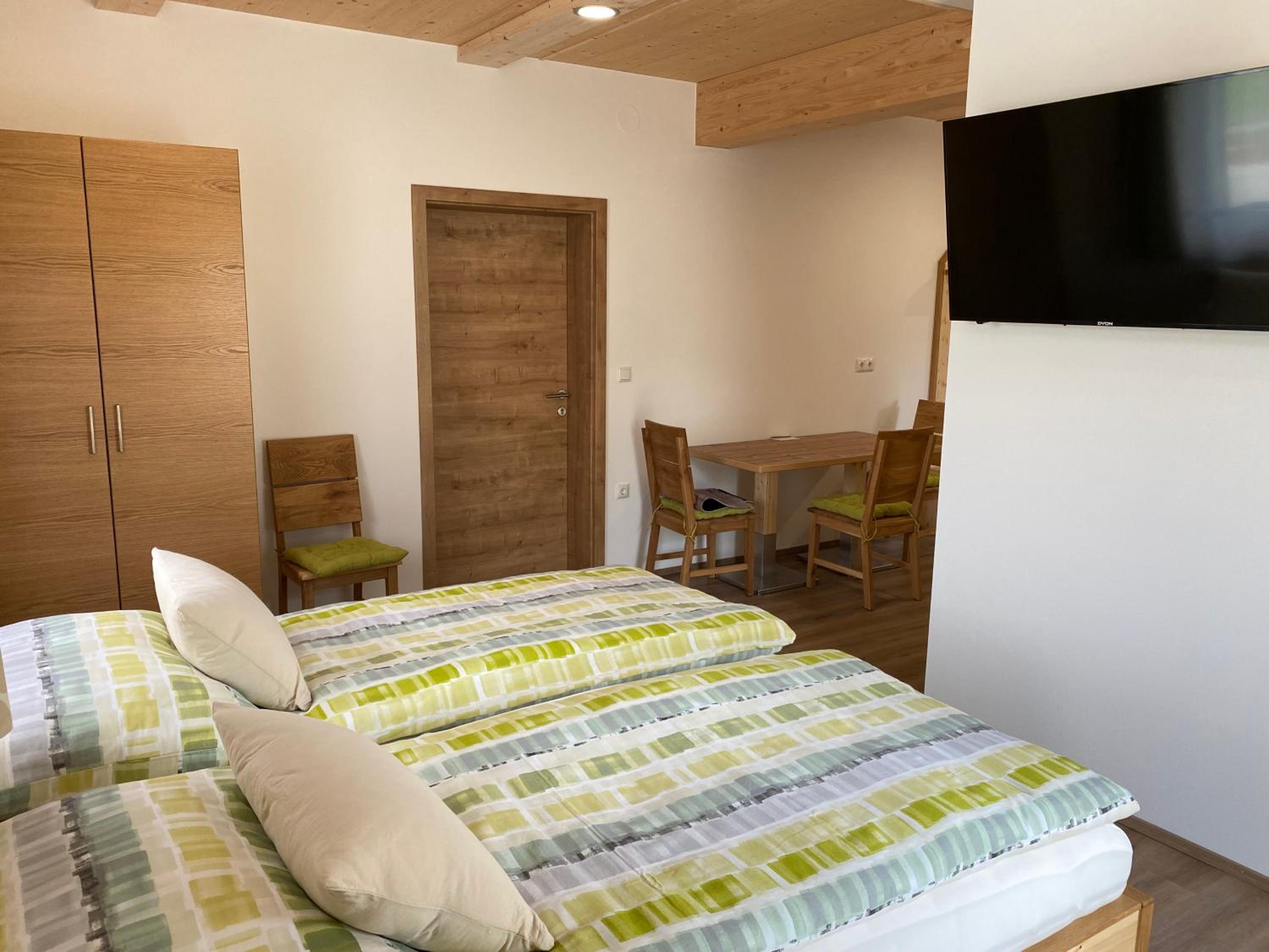 King Room with Roll-In Shower - Disability Access