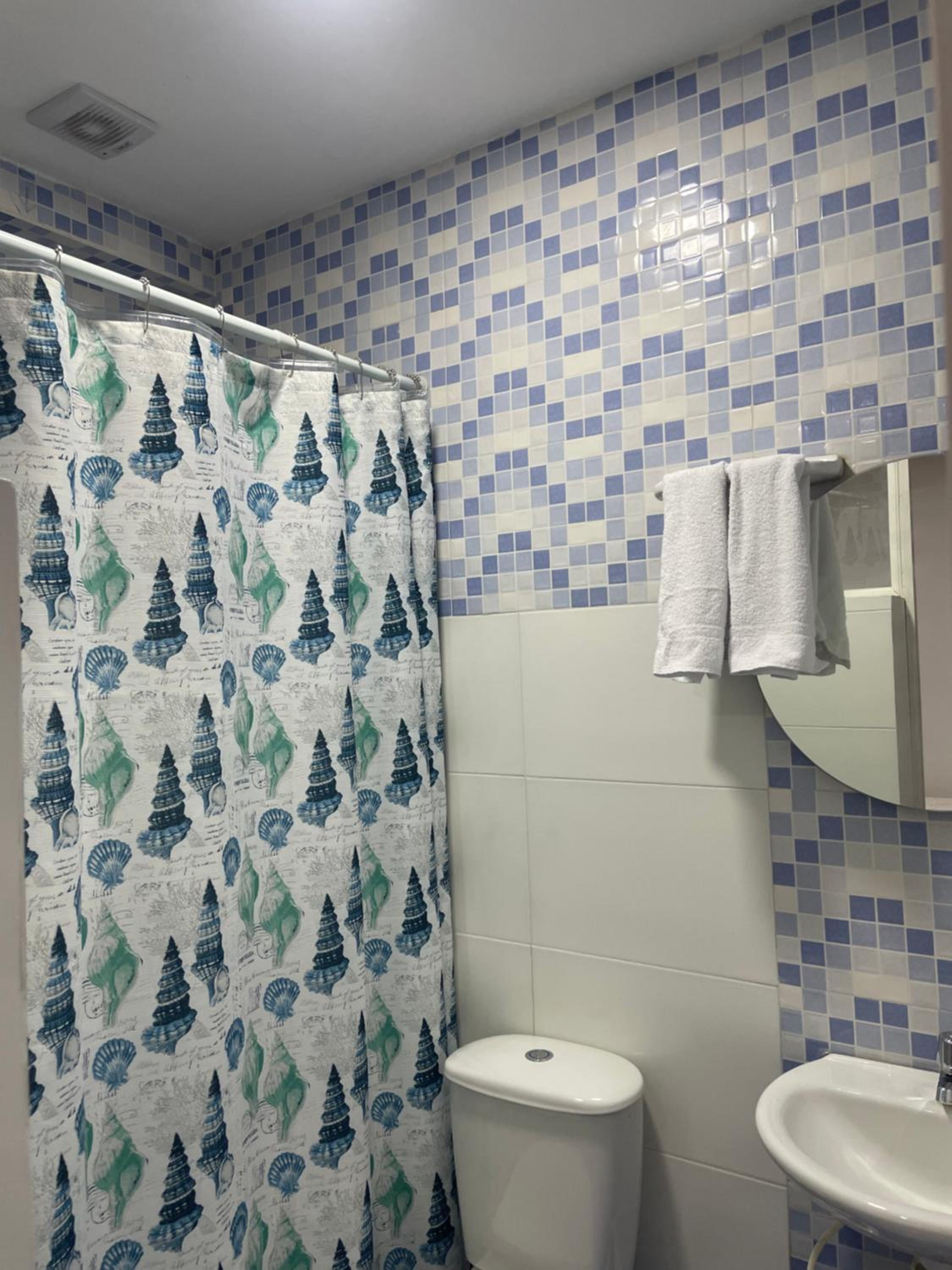 Twin Room with Private Bathroom photo 3