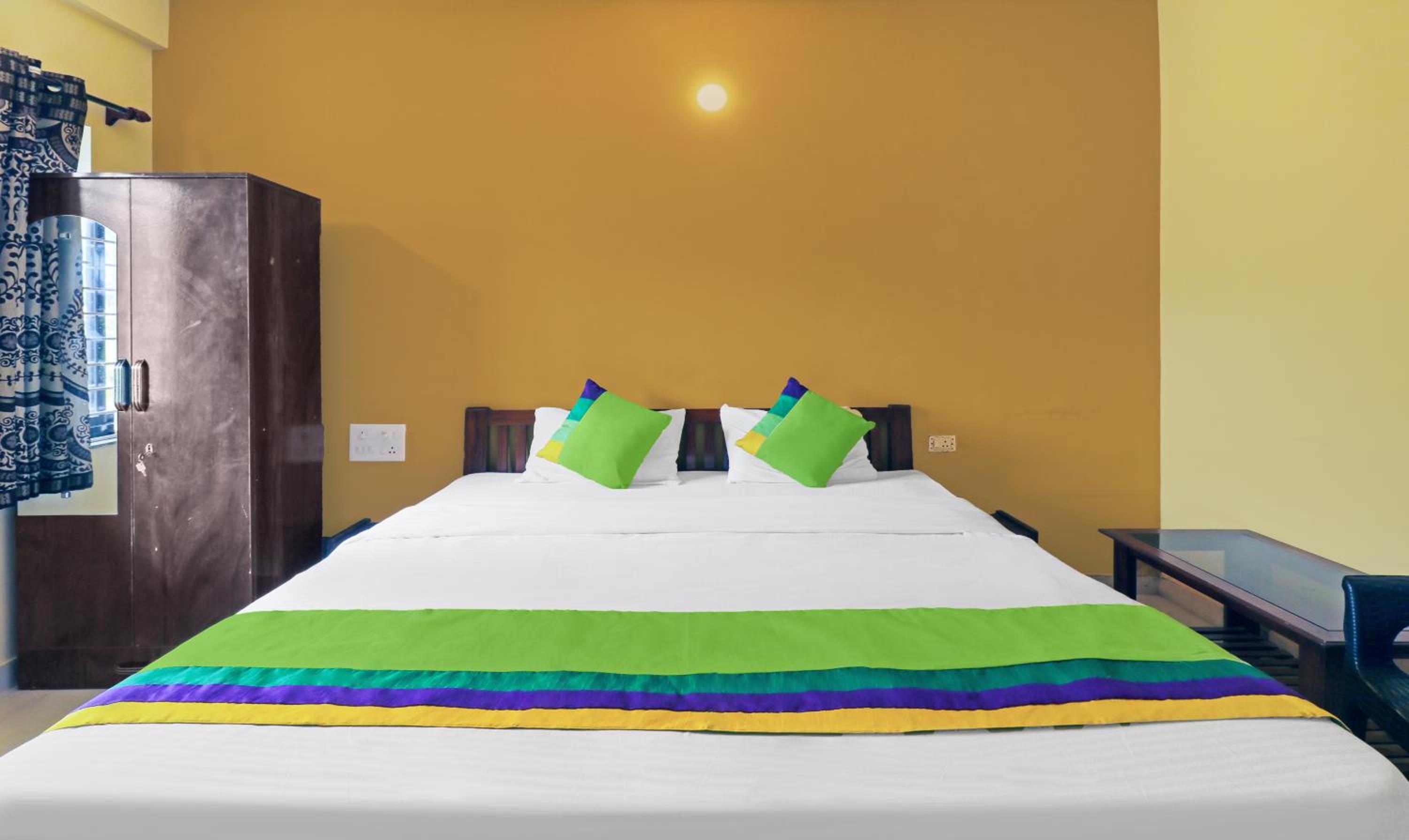 Standard Double Room - Photo 11