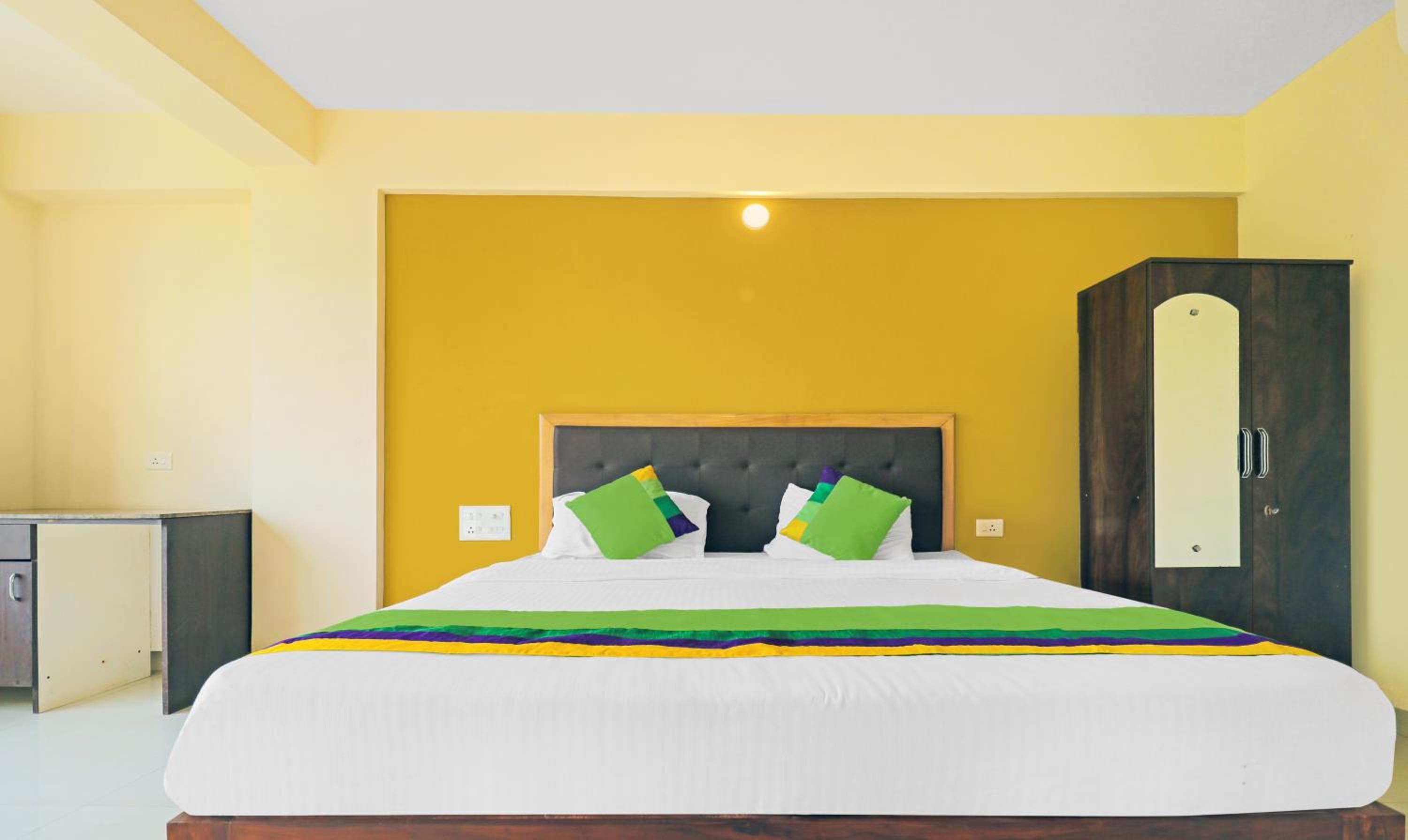 Standard Double Room - Photo 12