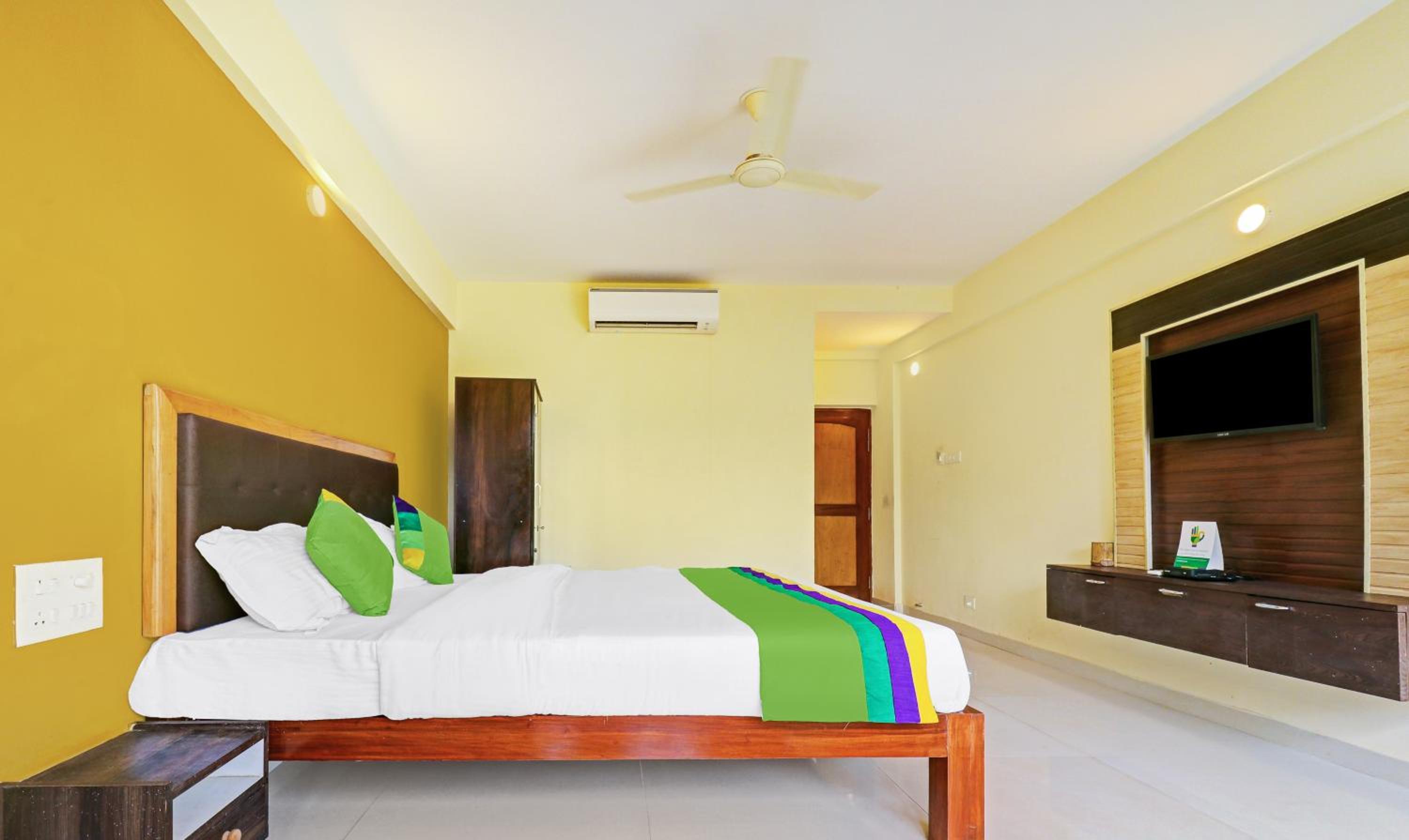 Standard Double Room - Photo 13