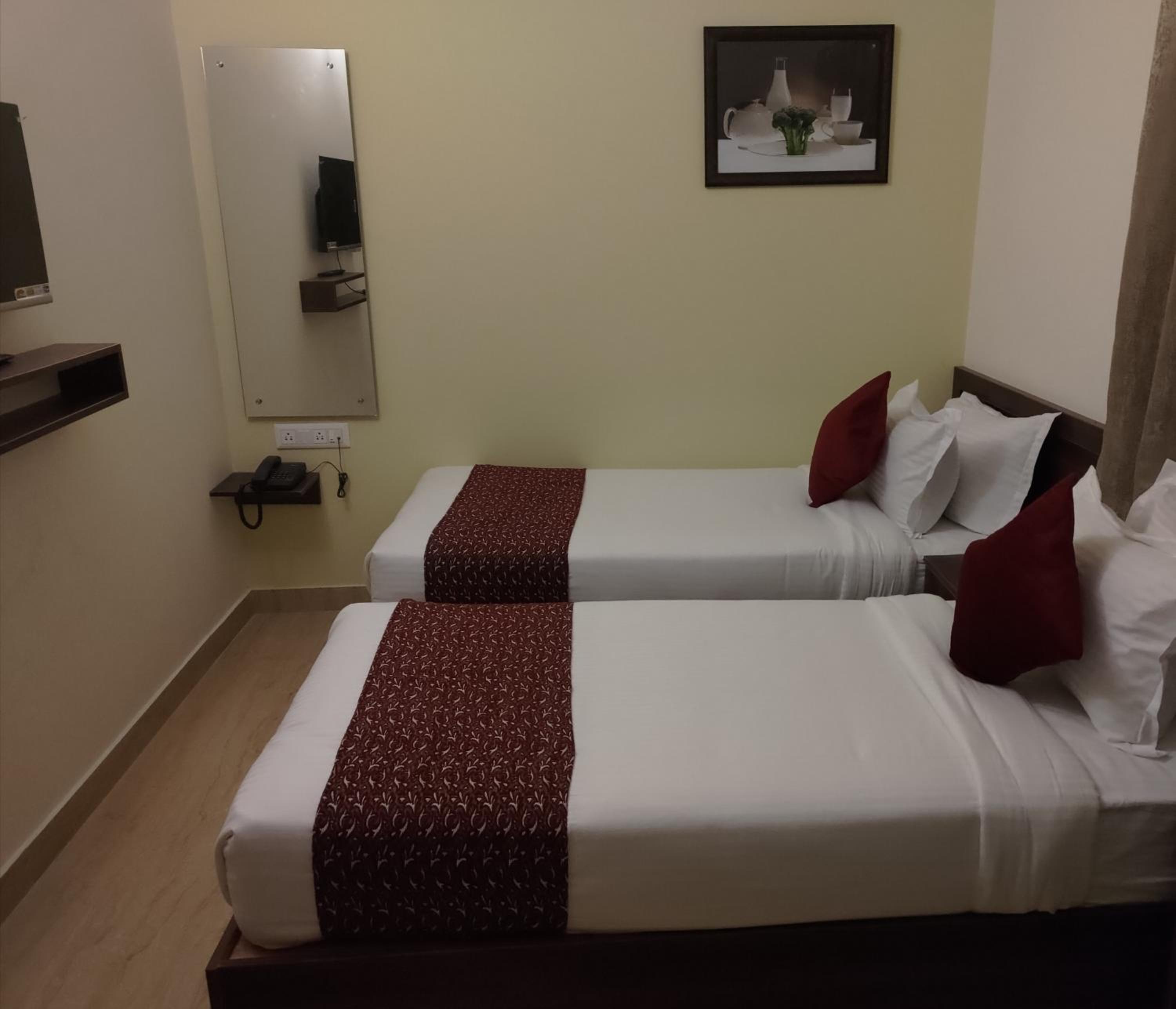 Standard Twin Room - Photo 4