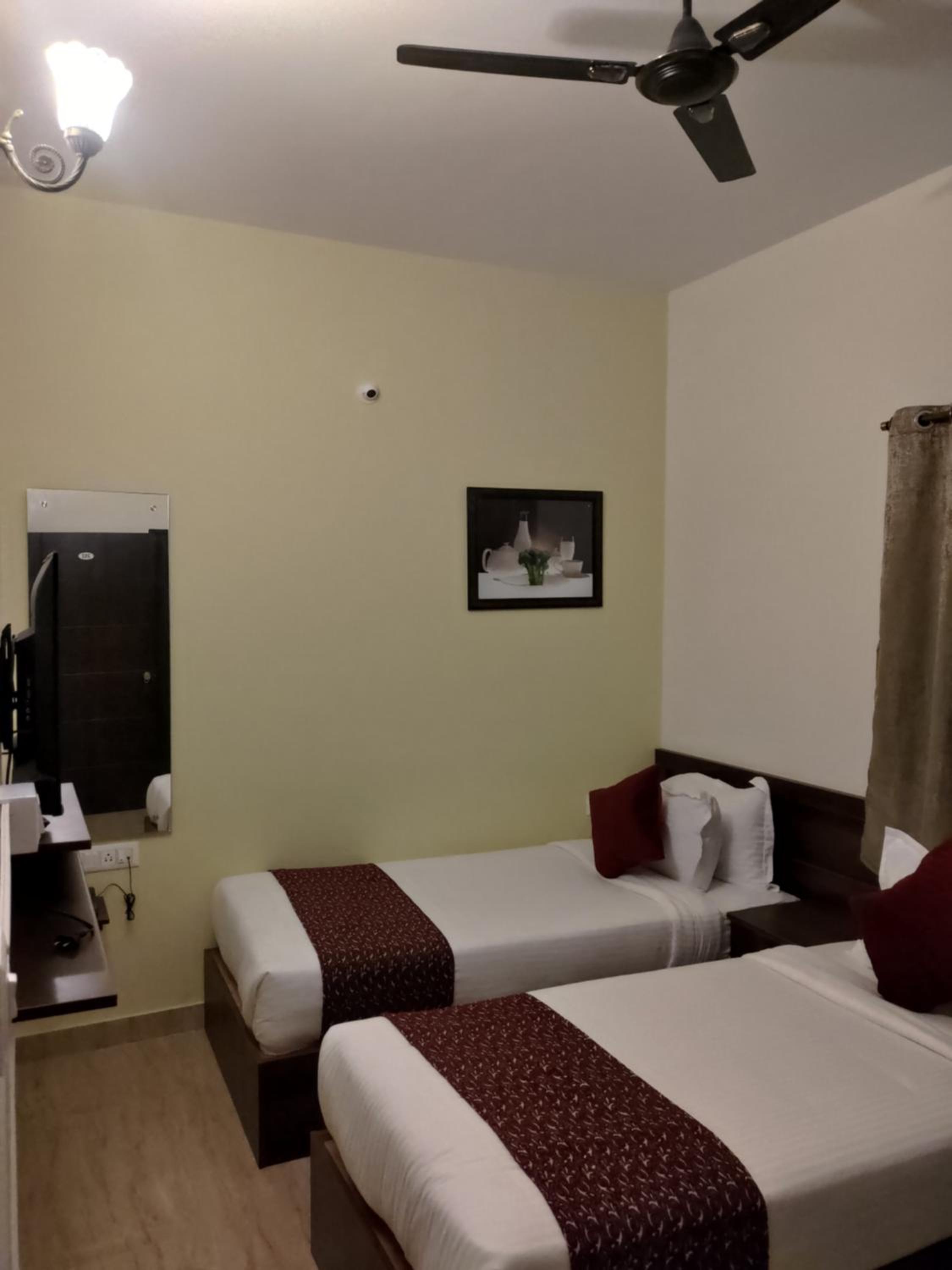 Standard Twin Room - Photo 2