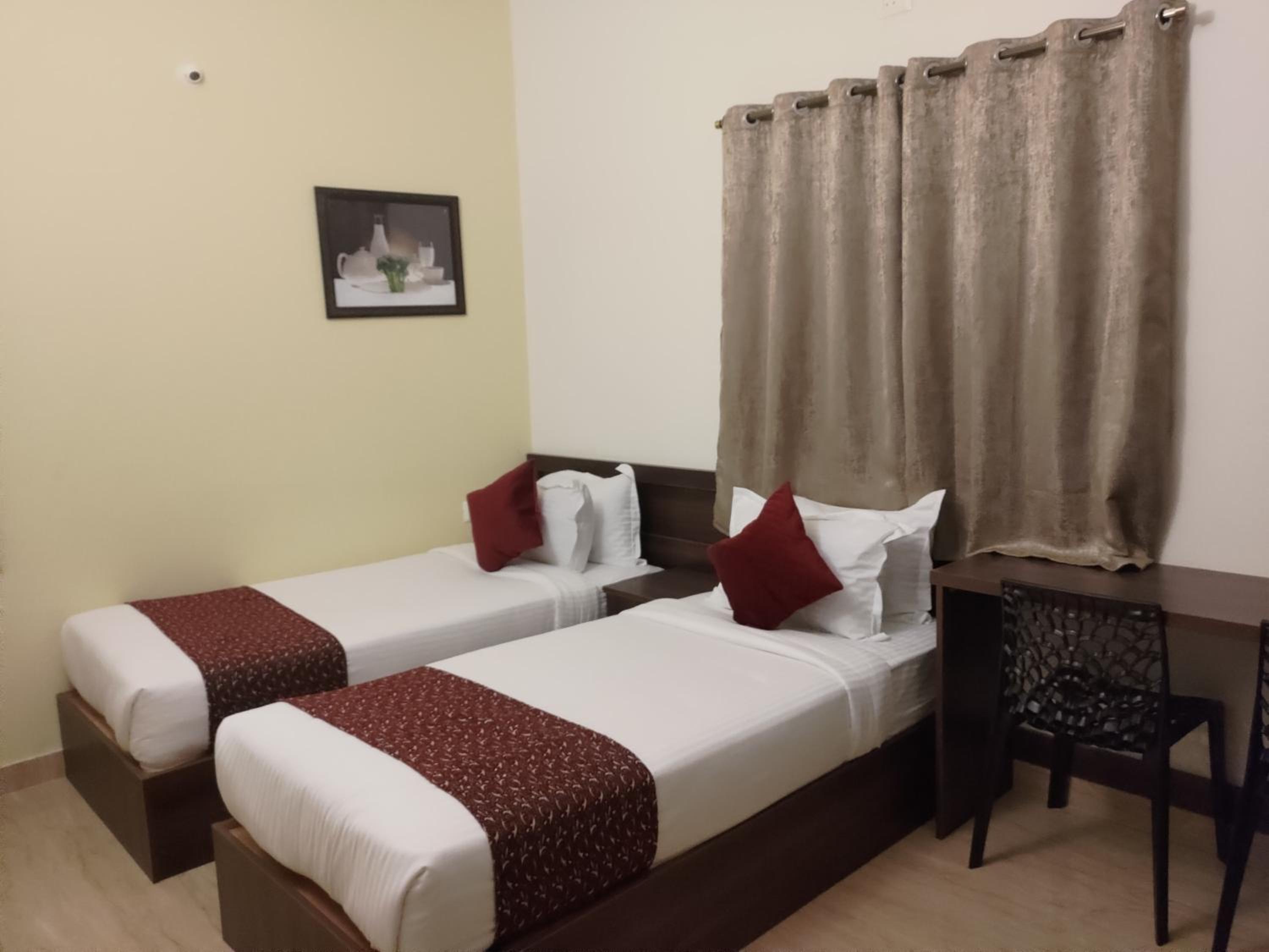 Standard Twin Room - Photo 6