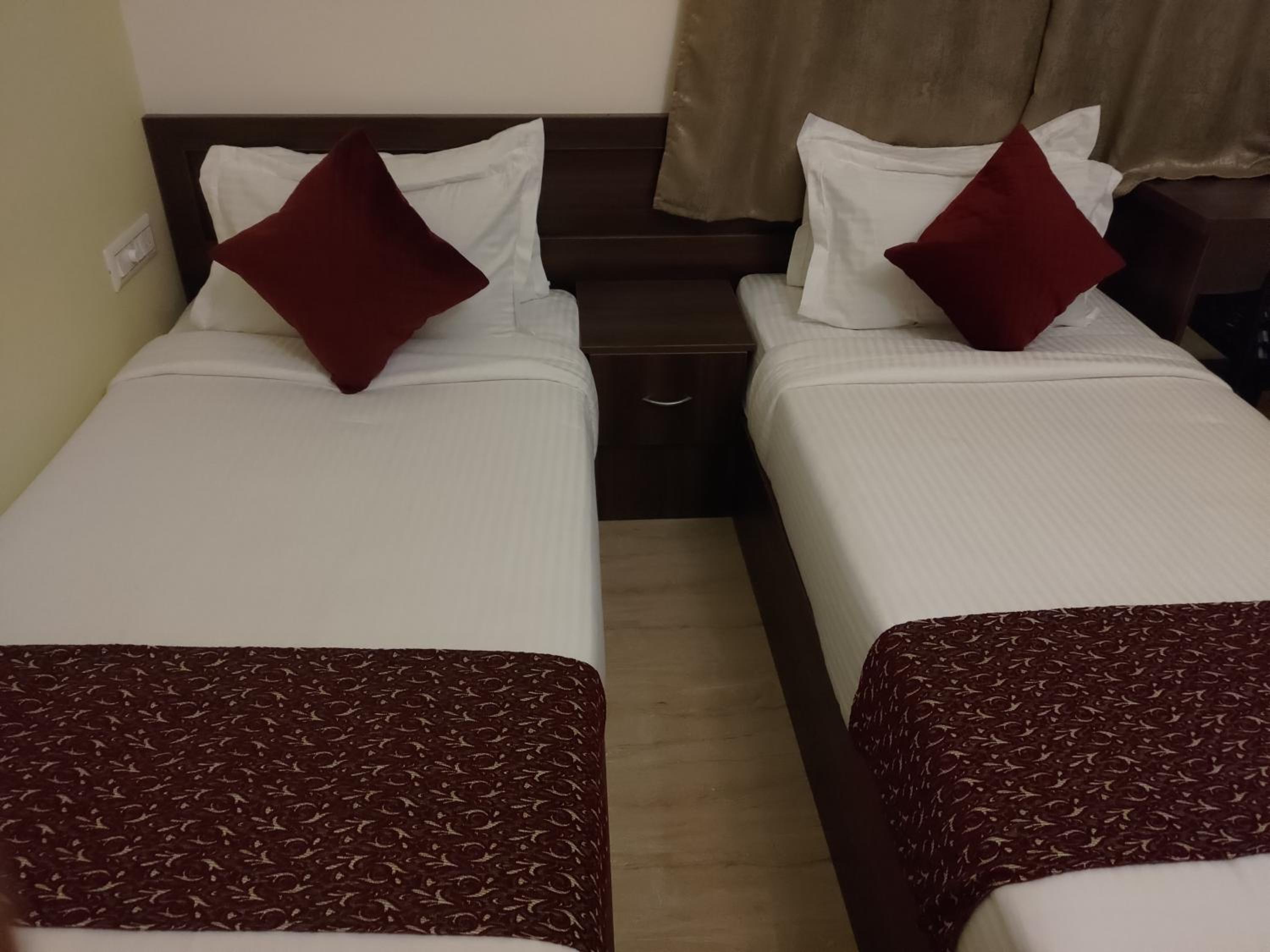 Standard Twin Room - Photo 5