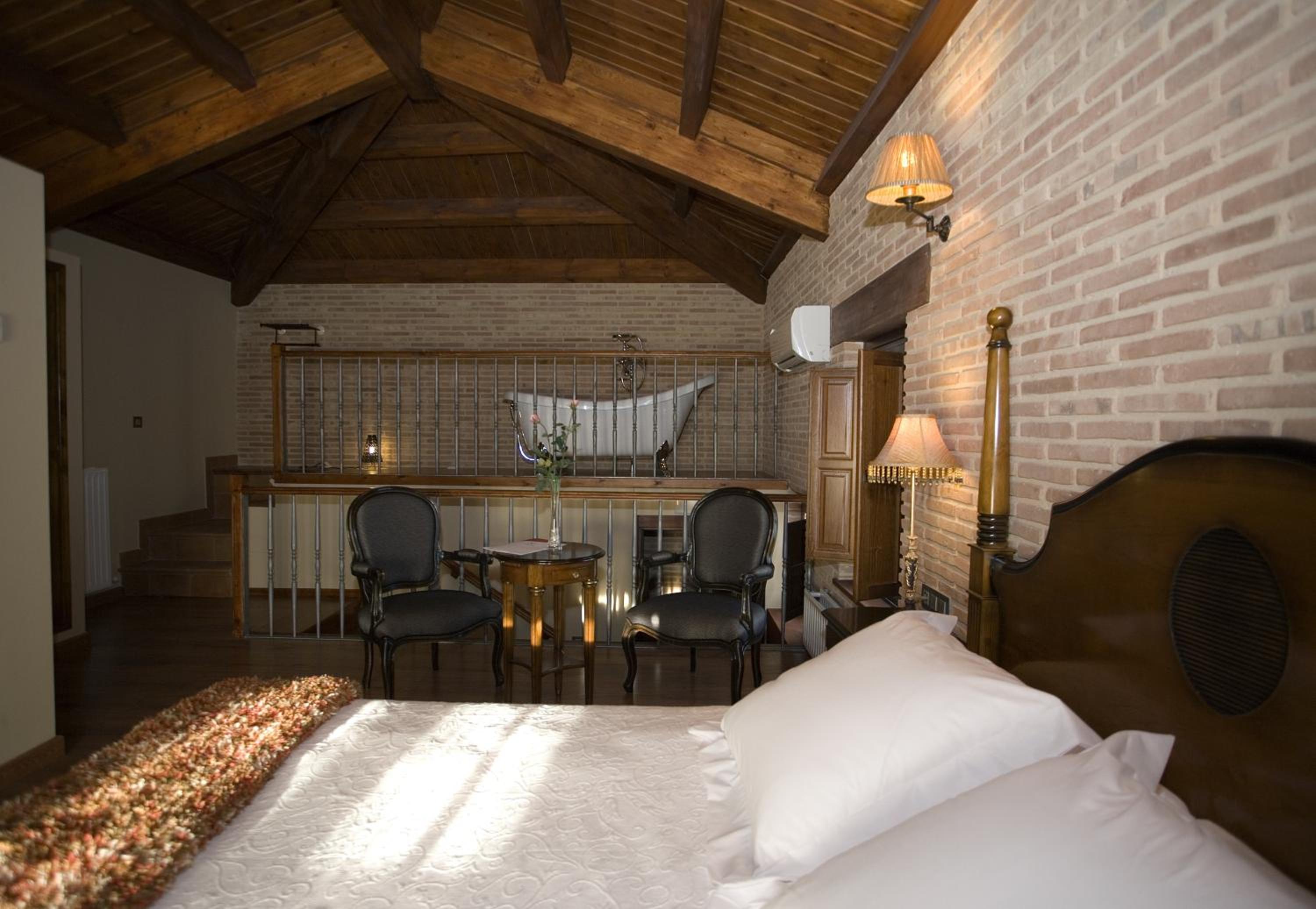 Suite - Photo 1