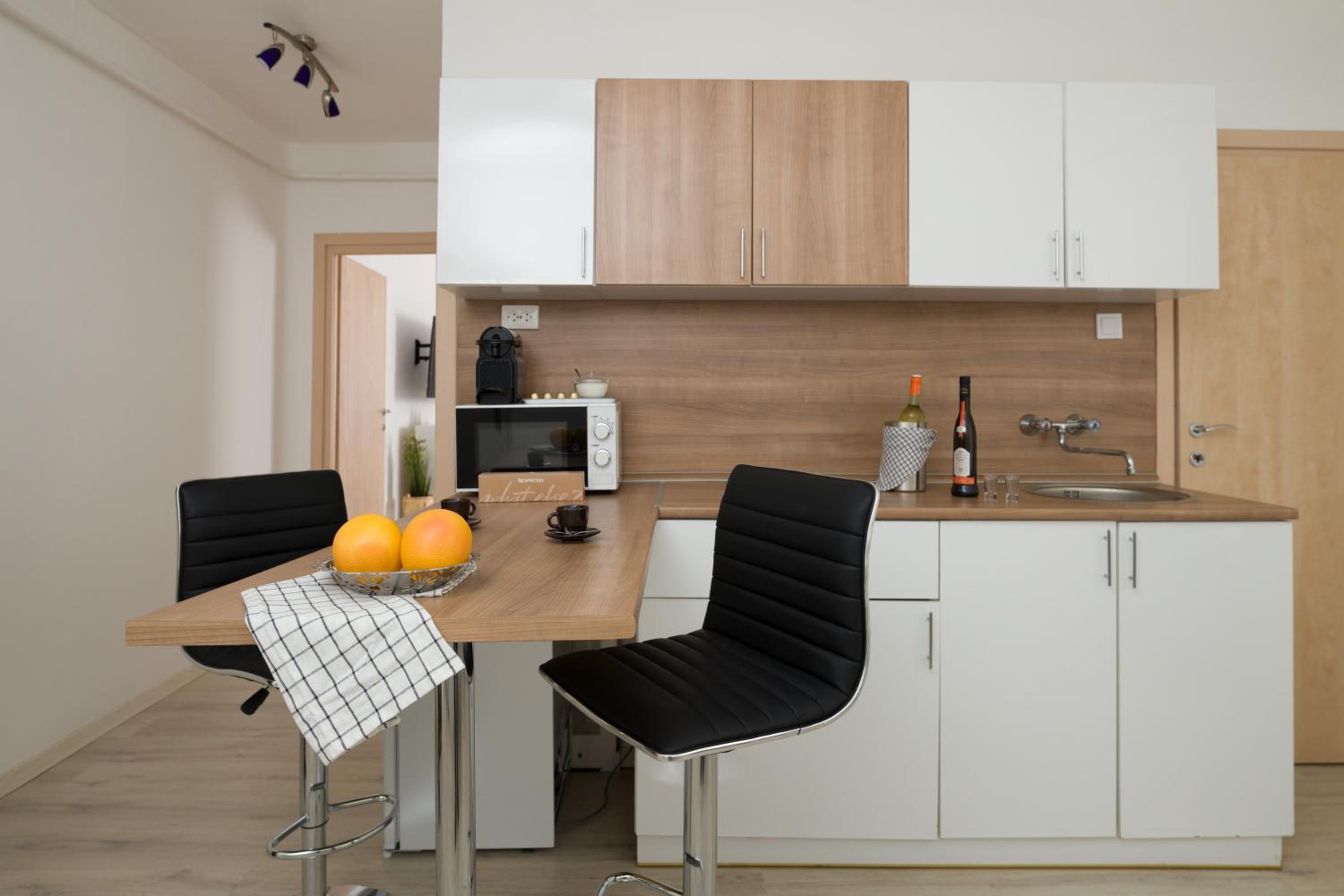 One-Bedroom Apartment - Photo 2