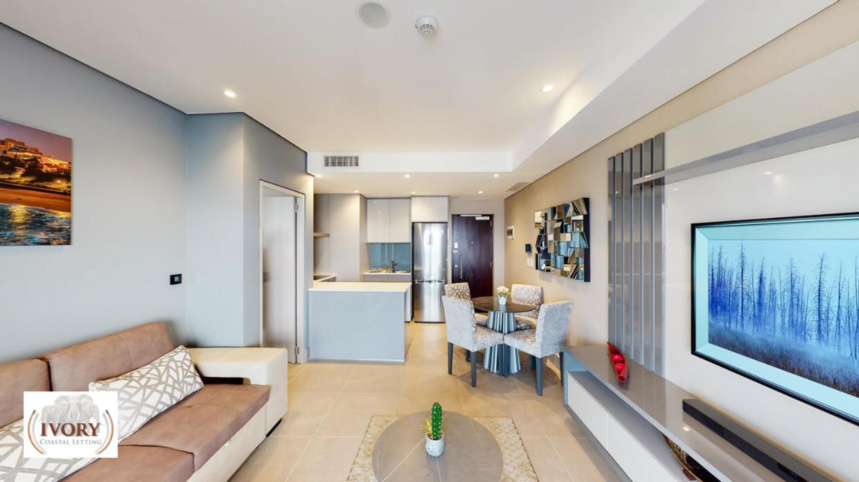 One-Bedroom Apartment with Balcony and Sea View photo 1