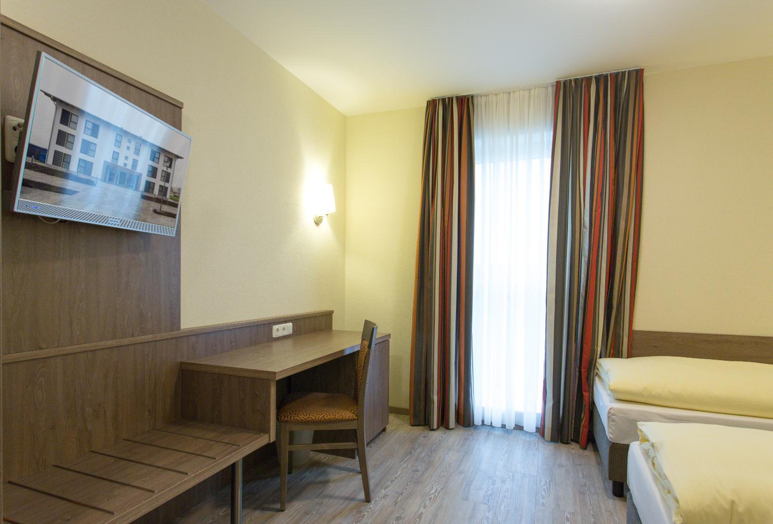 Standard Double or Twin Room - Photo 3