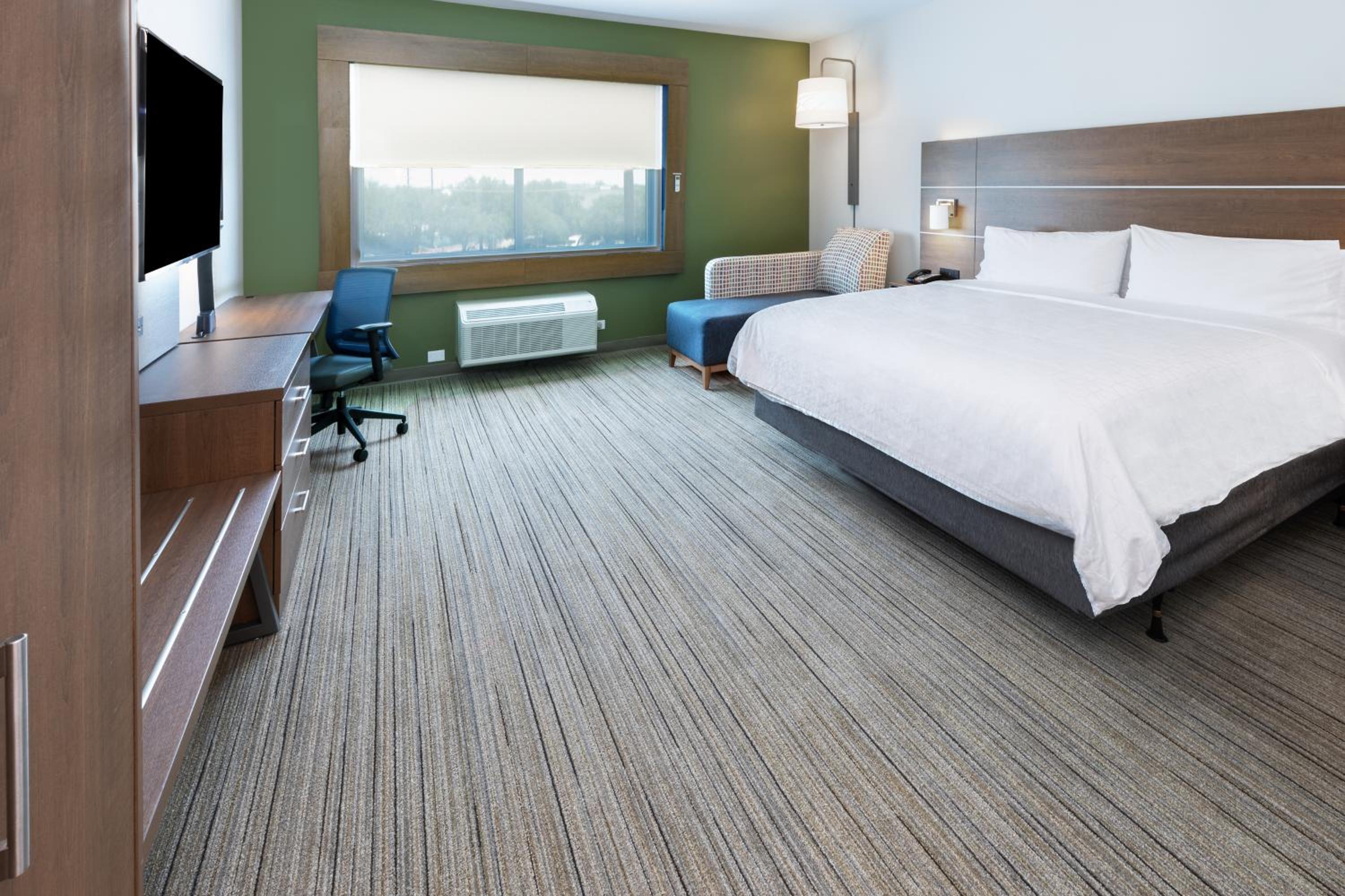 King Suite - Disability Access - Photo 2
