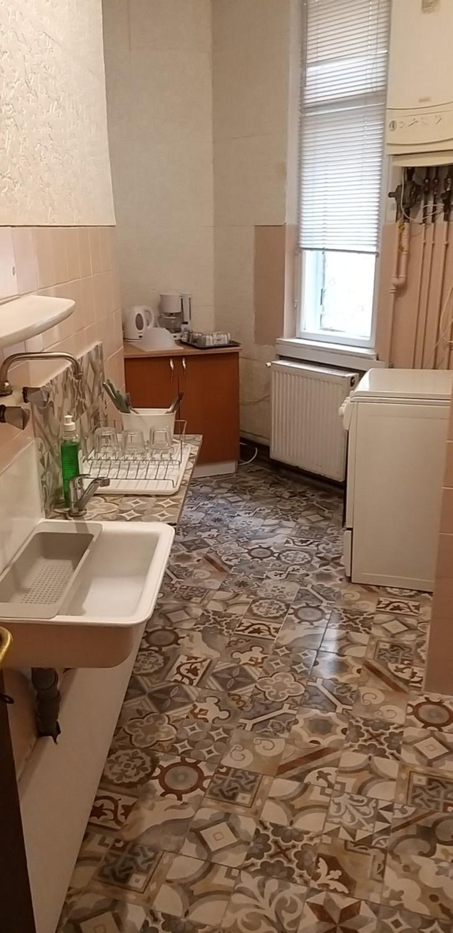 One-Bedroom Apartment - Photo 12