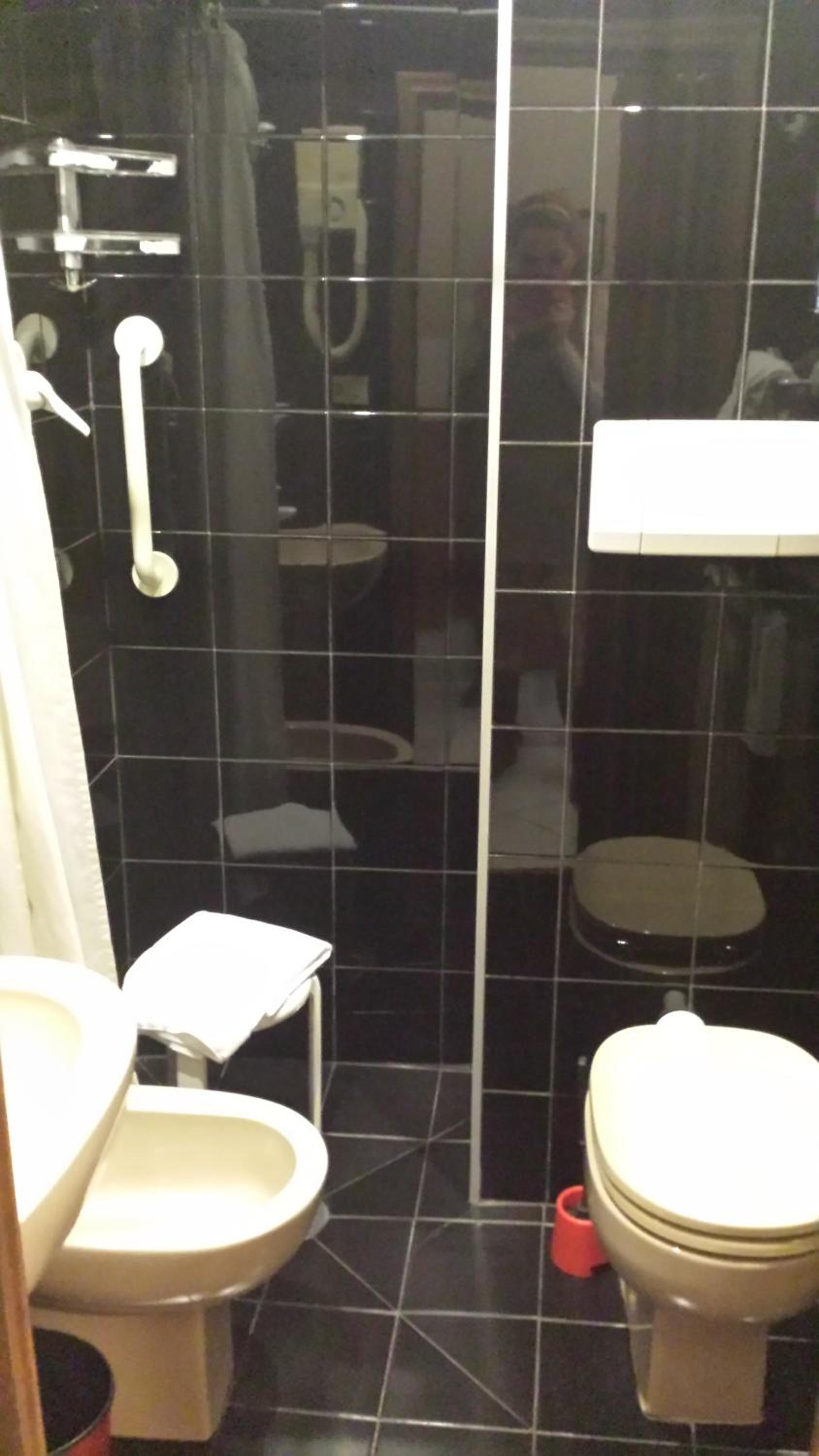 Single Room with Private Bathroom photo 2