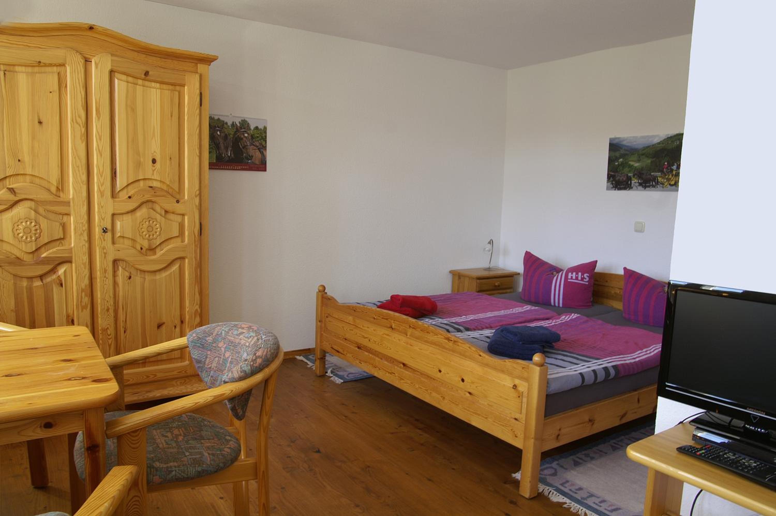 Large Double Room - Photo 2