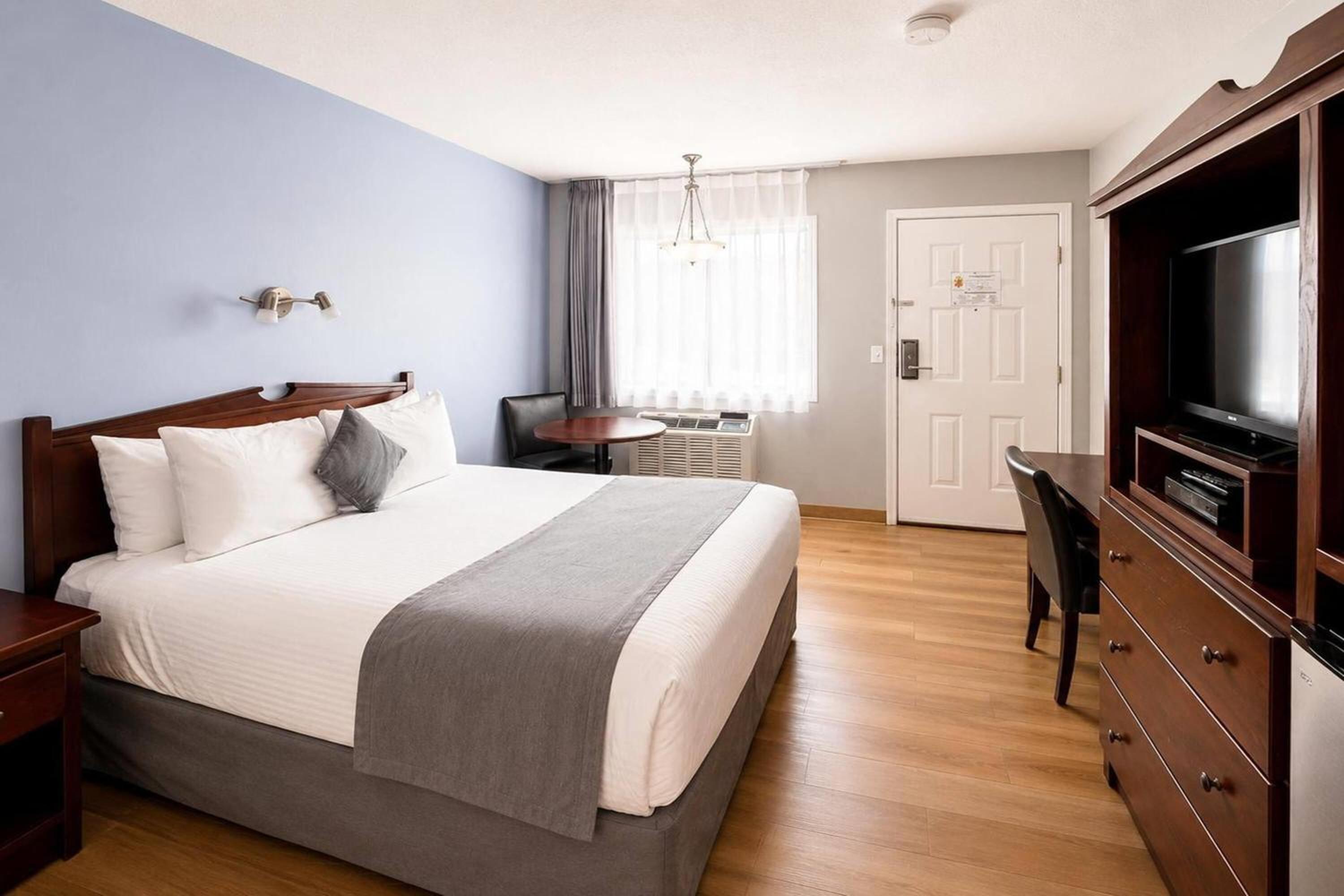 Queen Room - Disability Access - Non-Smoking