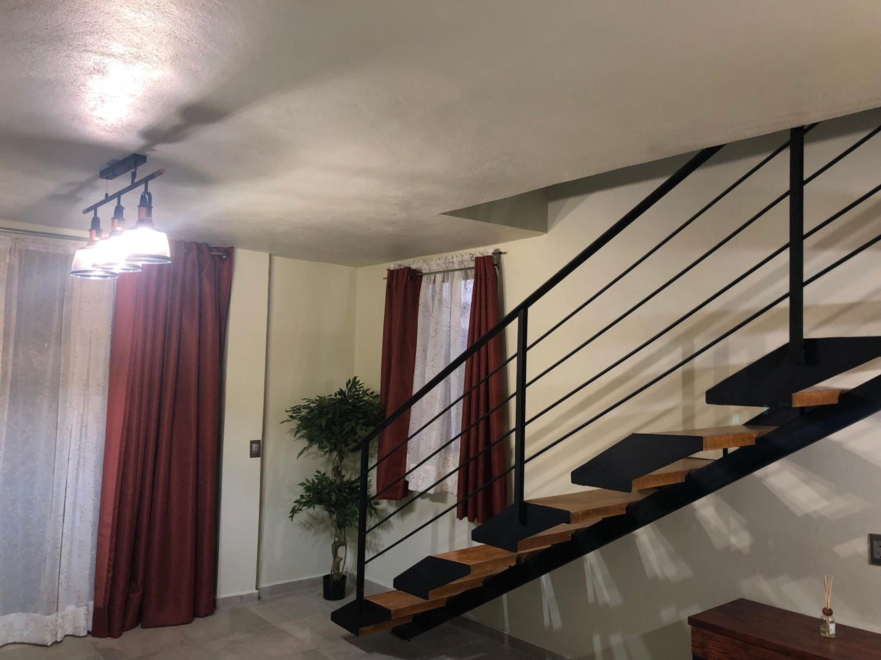 Seven-Bedroom House - Photo 24