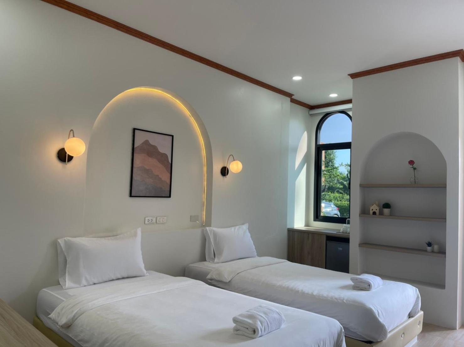 Standard Twin Room - Photo 1