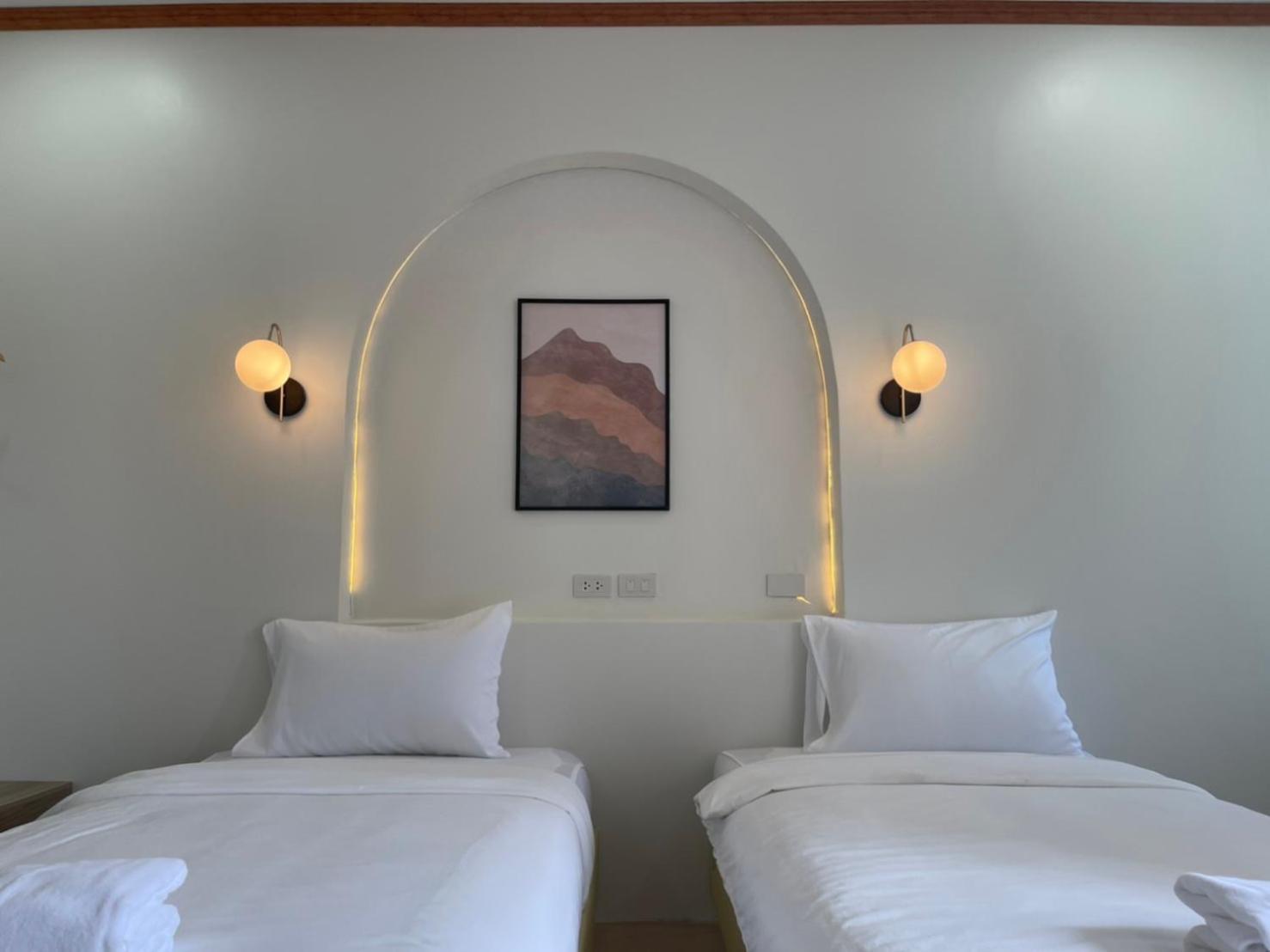 Standard Twin Room - Photo 7