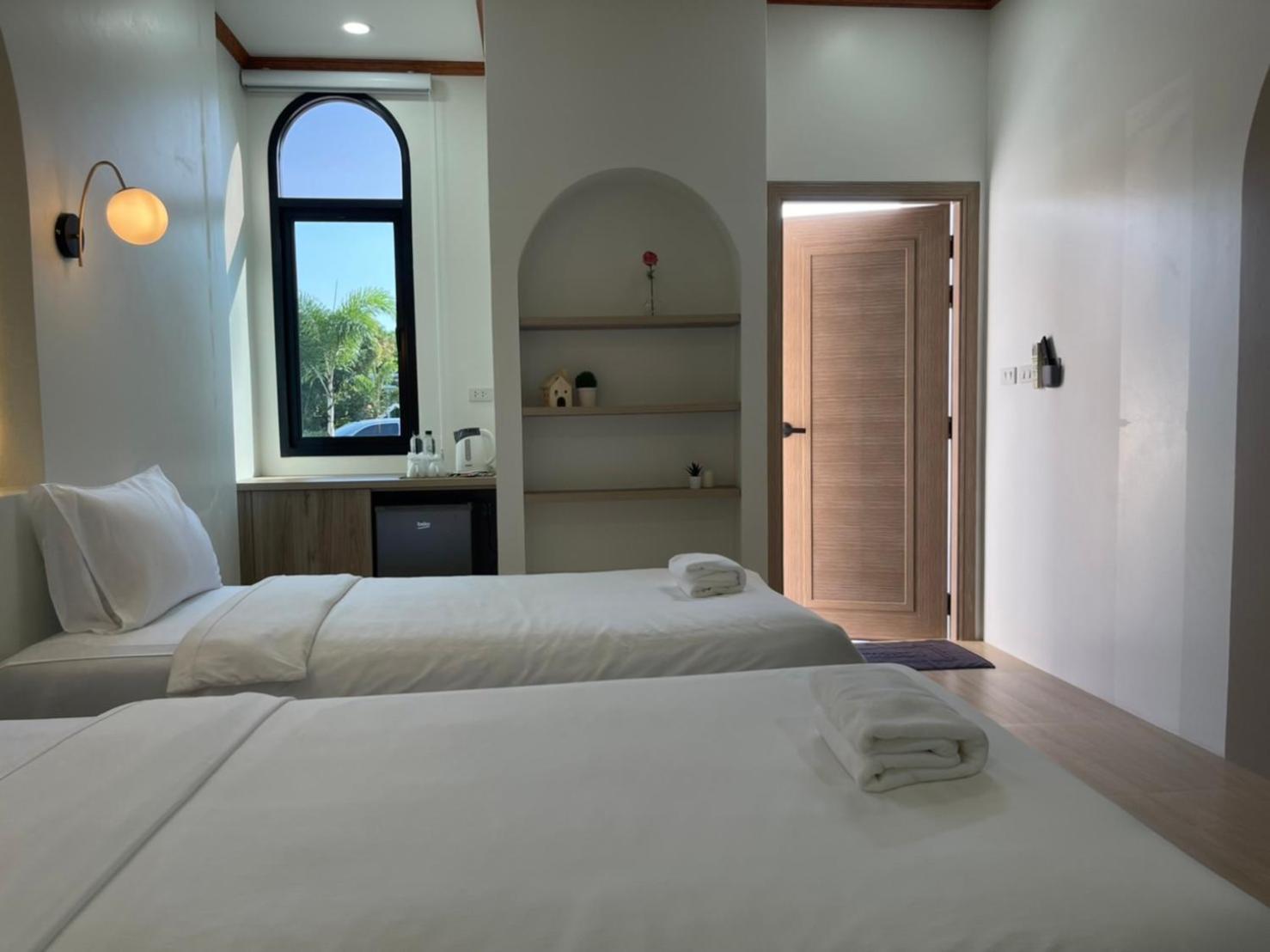 Standard Twin Room - Photo 6