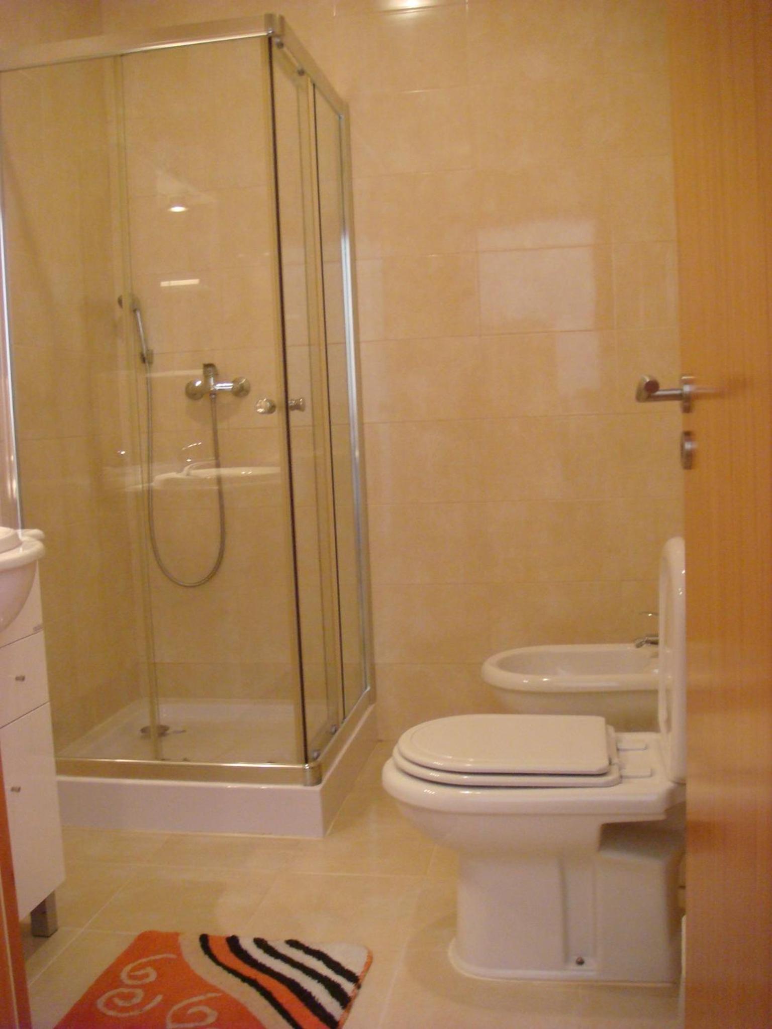 Double Room with Private Bathroom - Photo 4