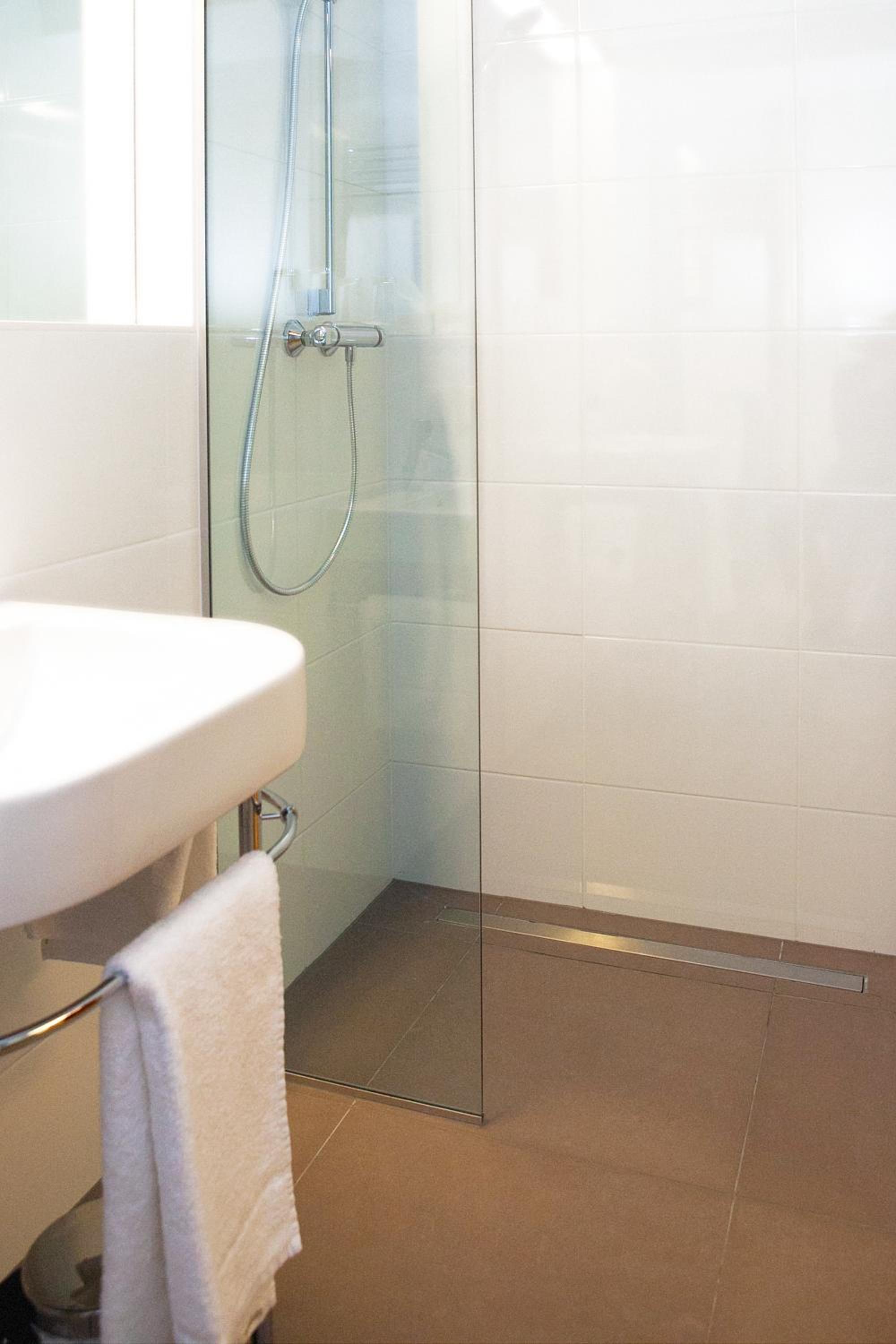 Business Double Room - Photo 7