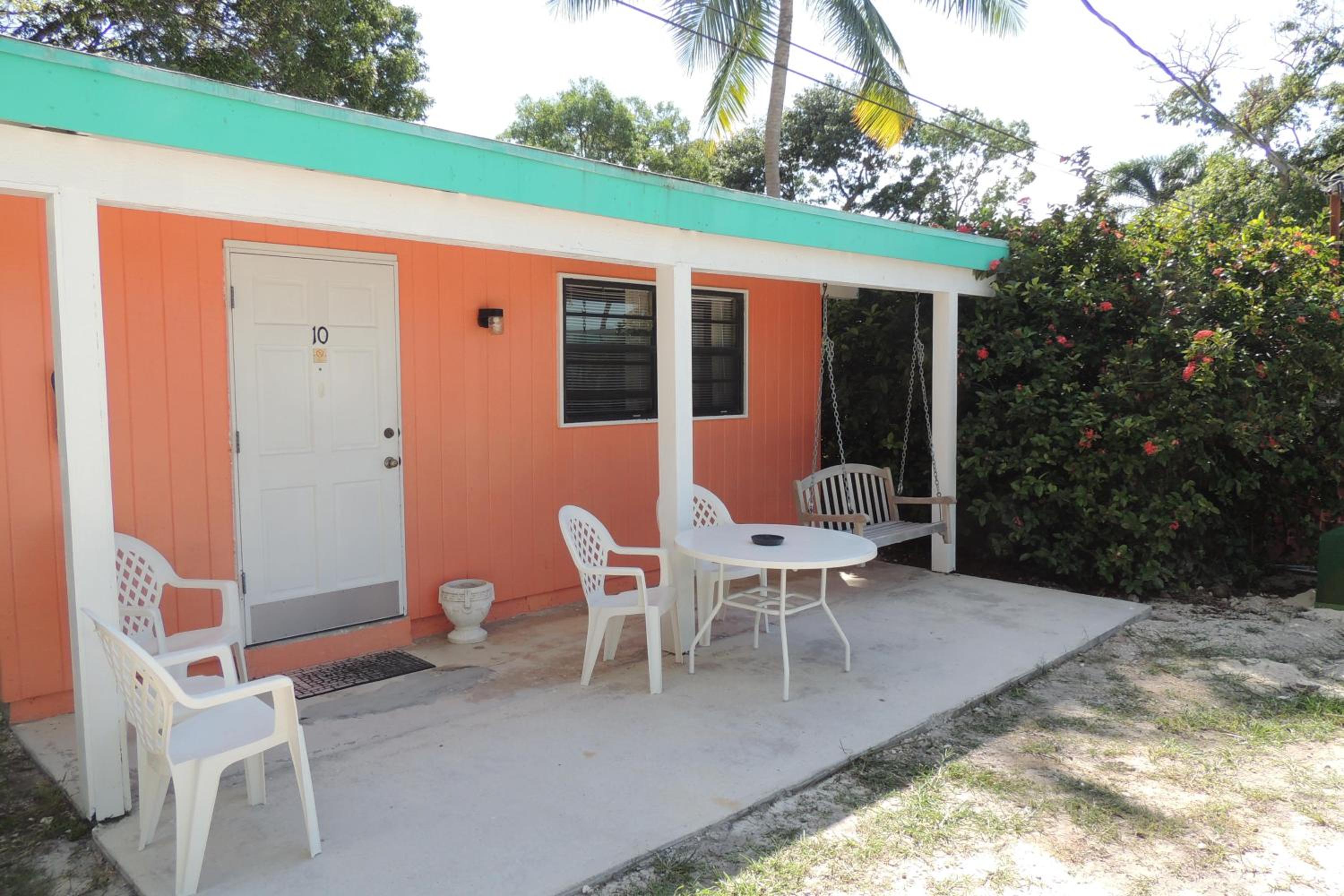 Bungalow - Beach Front - Photo 2
