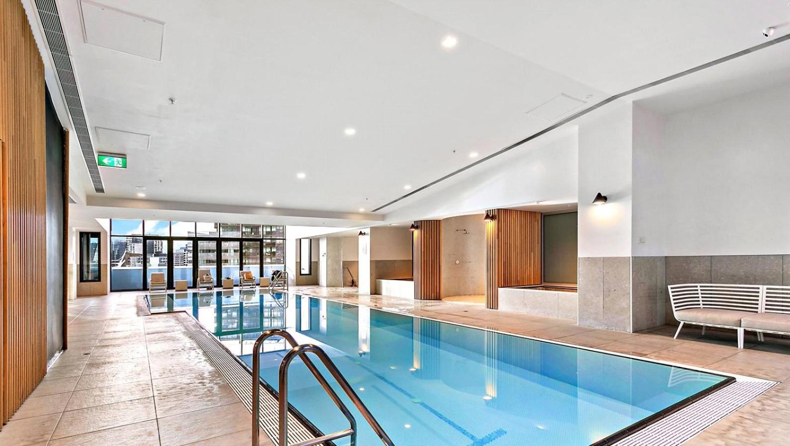 Apartment with Balcony - Photo 35