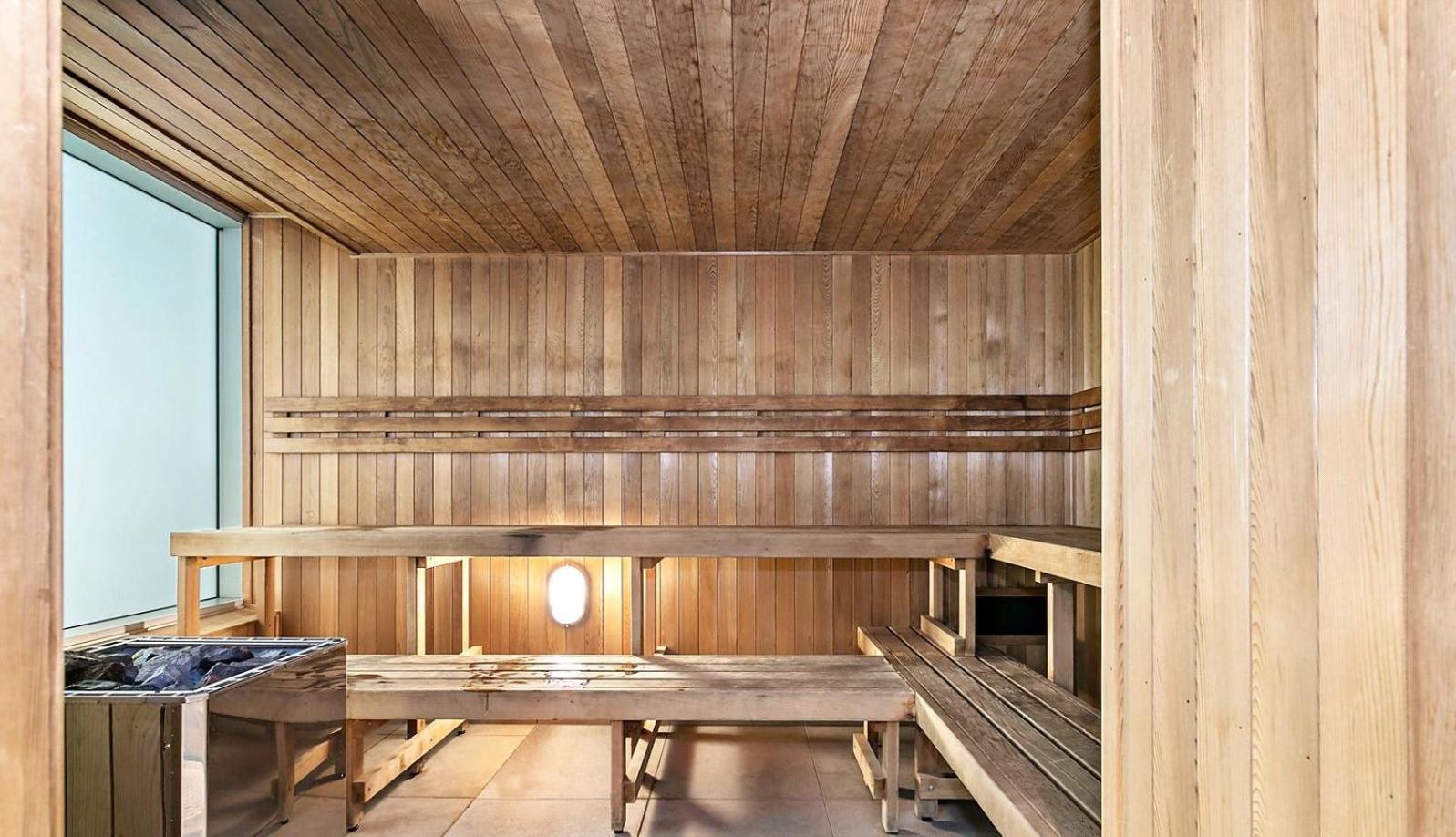 Apartment with Balcony - Photo 36