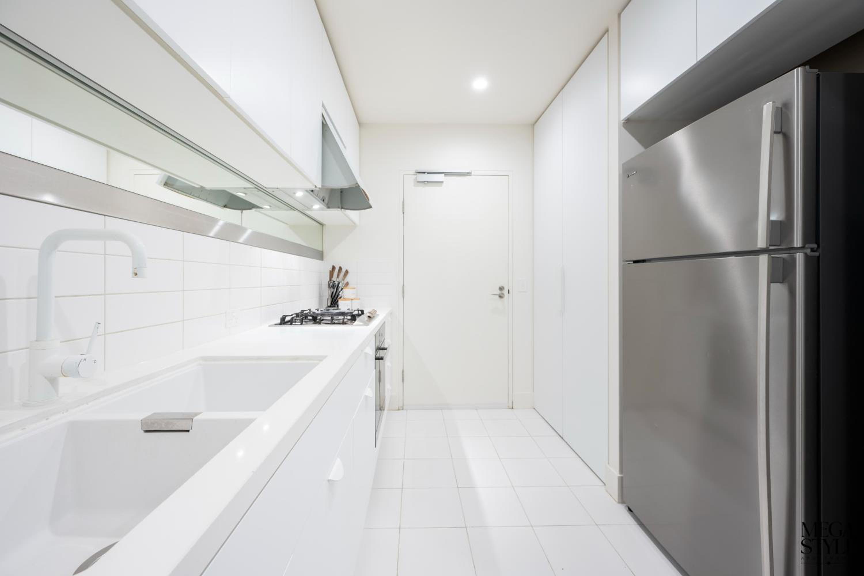 Apartment with Balcony - Photo 9